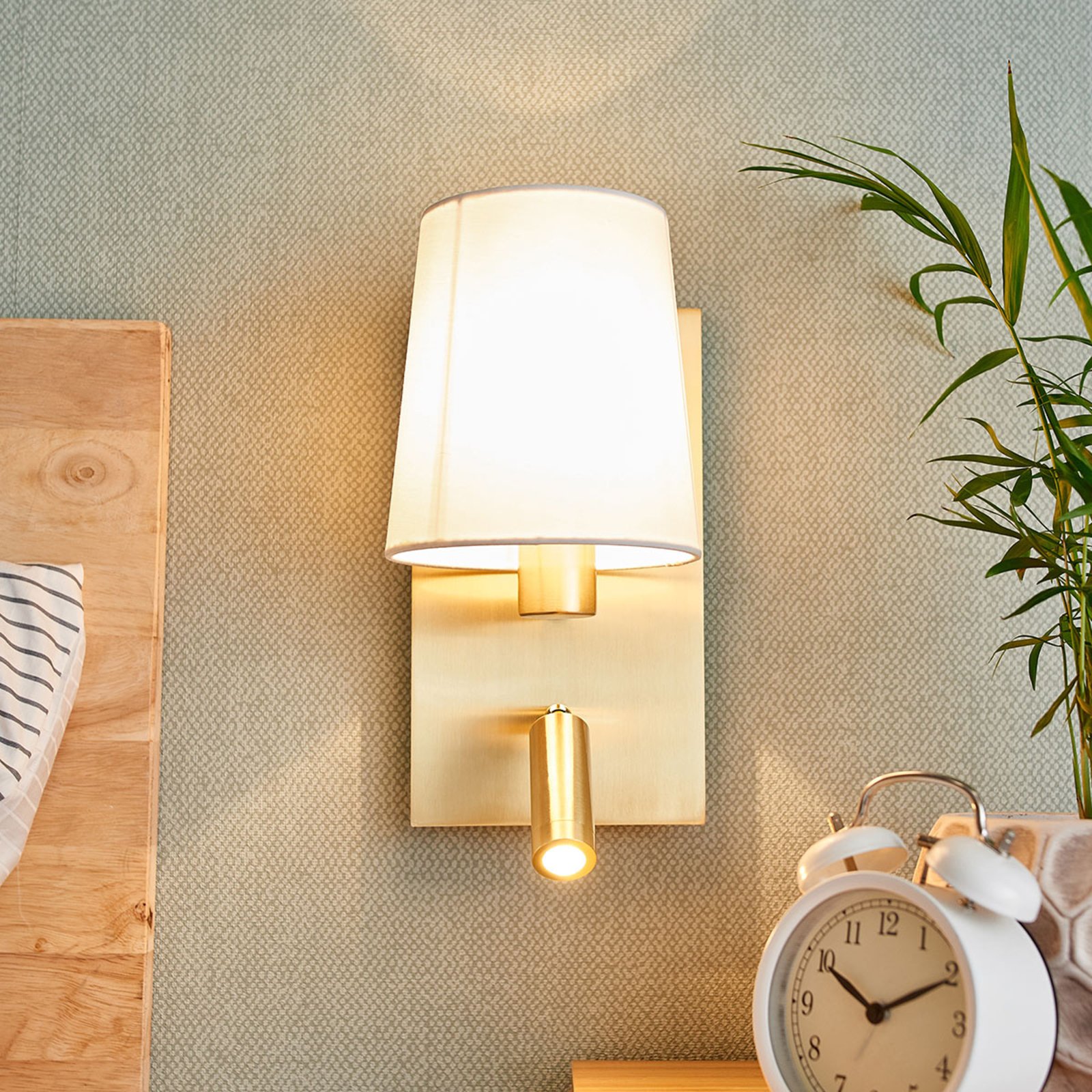 Aiden wall light, LED reading light, white, brass