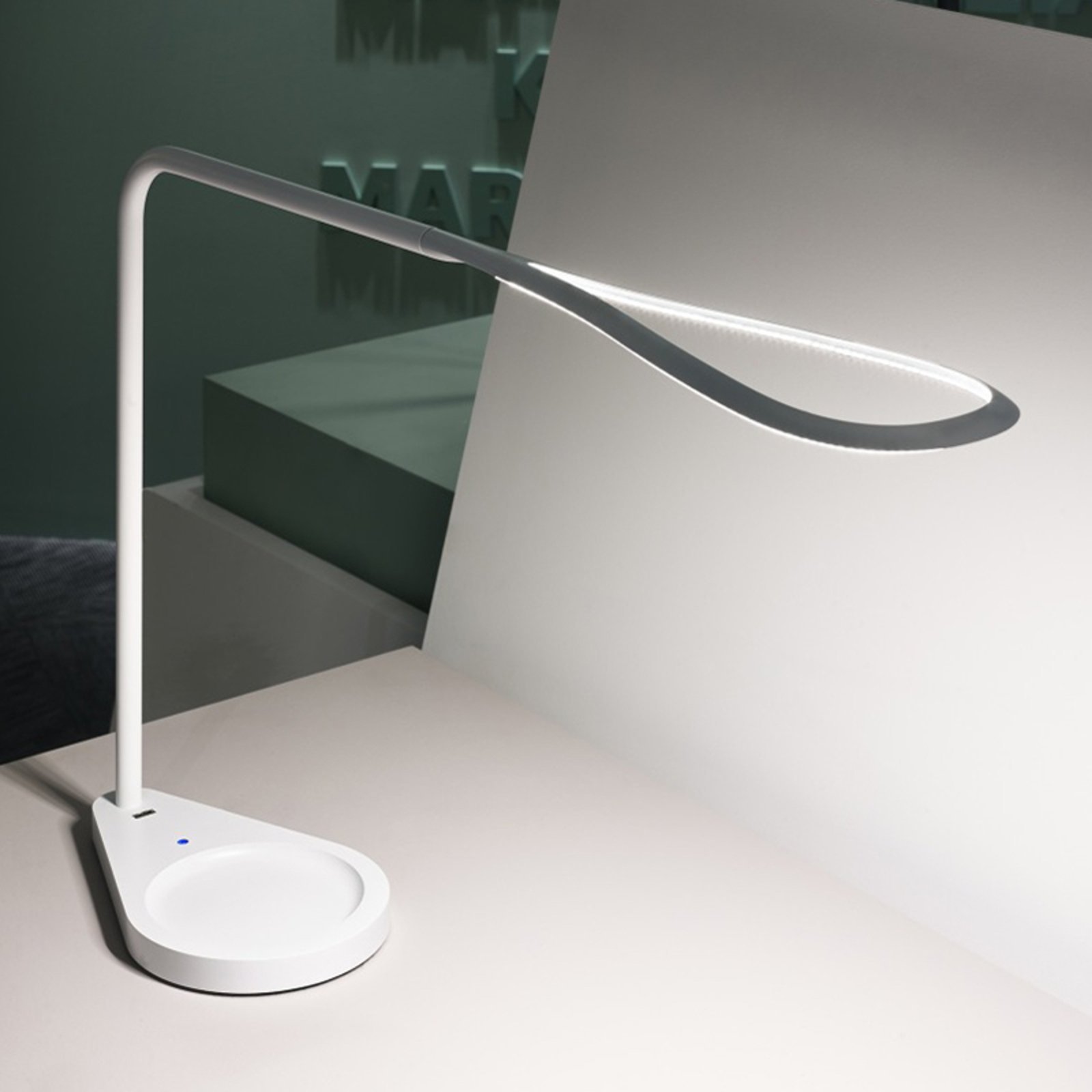 Fontana Arte Kinx - elegant LED table lamp, for Workroom / Office, die-cast aluminium, steel, polycarbonate, 12 W, energy efficiency: A+, L: 15 cm, W: 43 cm, H: 67 cm