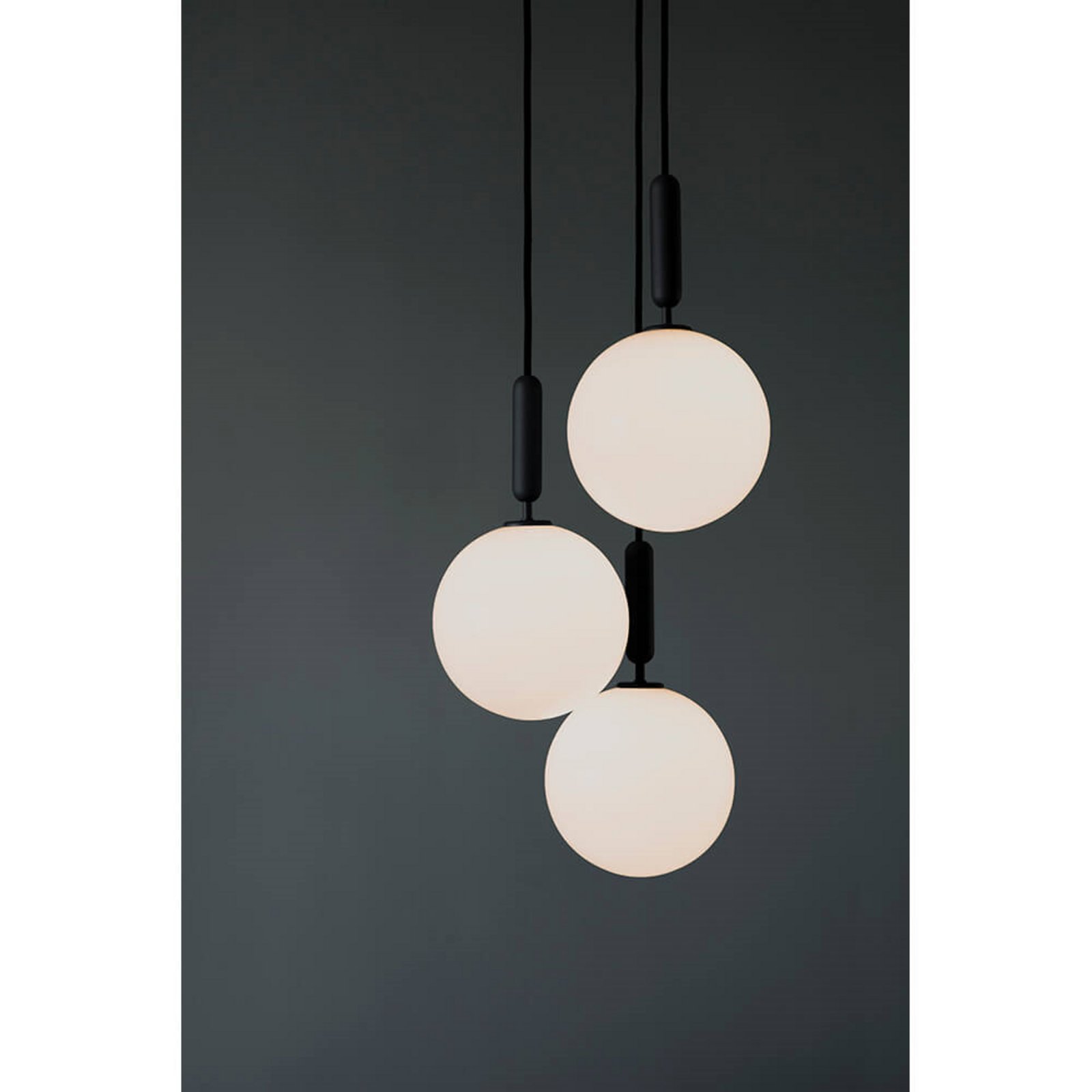 Miira 3 Chandelier Large Rock Grey/Opal White - Nuura