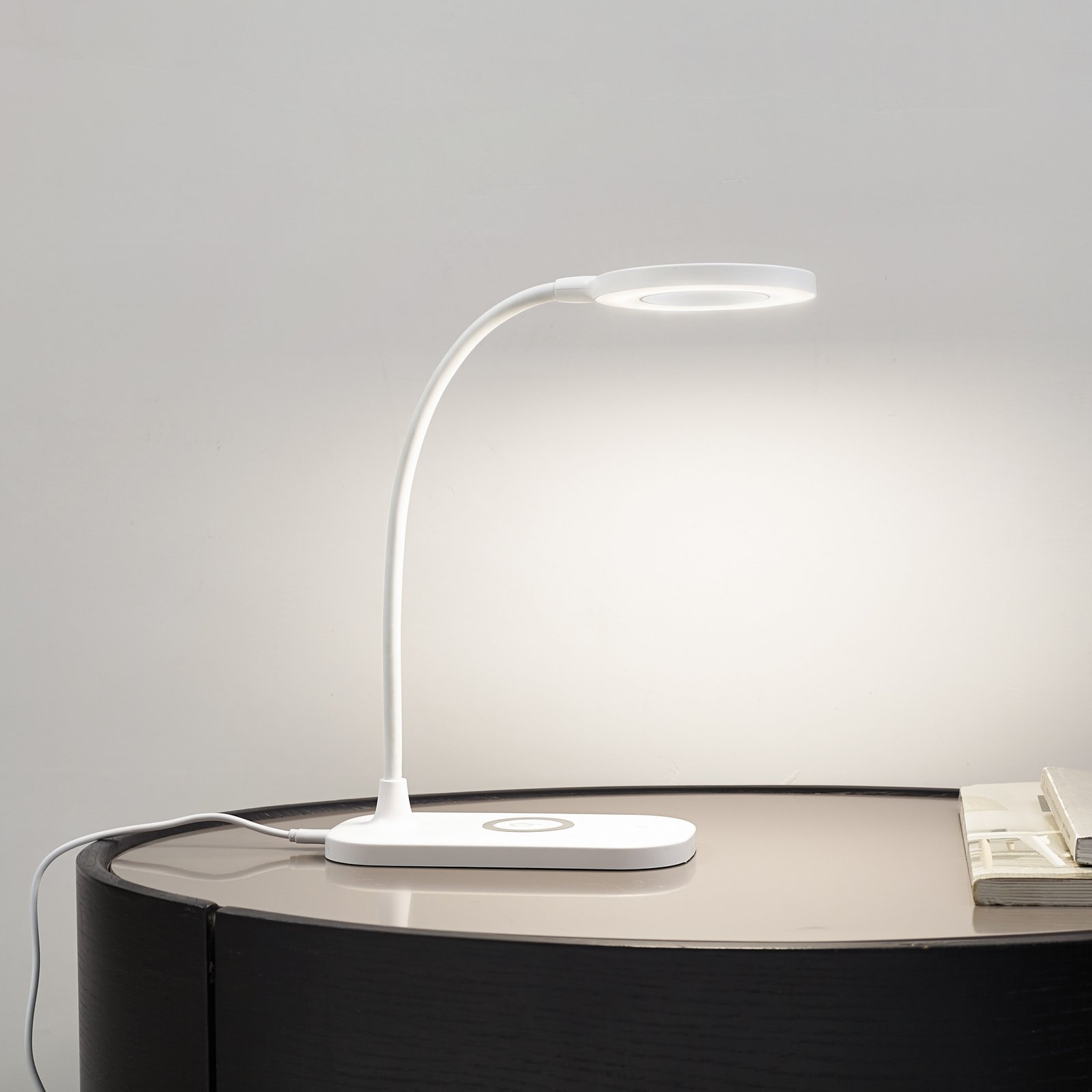 Siona LED Lampe de Table CCT Dim. w/Charger Blanc - Lindby