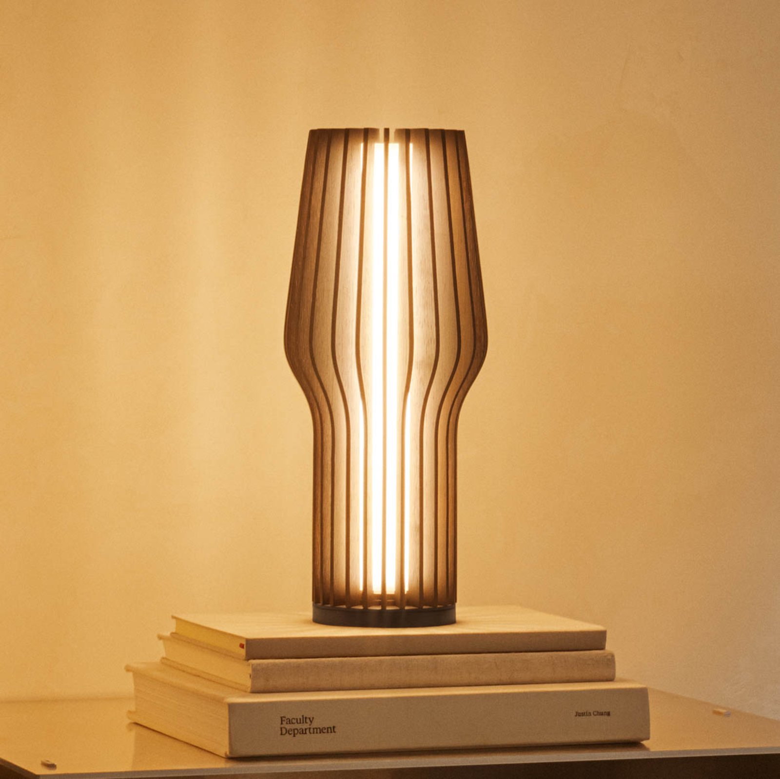 Radiant Portable Tischleuchte Smoked Oak - Eva Solo