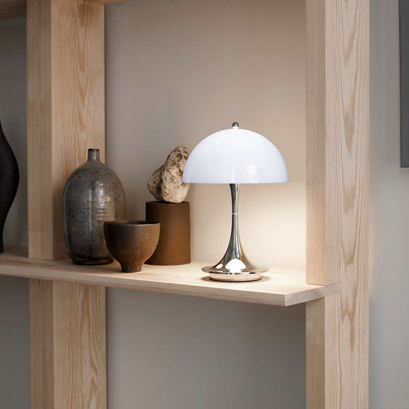 Panthella 160 Portable Lampe de Table IP44 Opal/Grey - Louis Poulsen