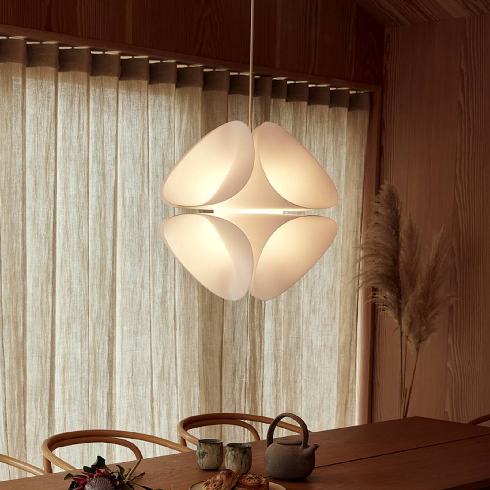 FRANDSEN Pendellampa Nova, opalvit, Ø 52 cm, E14