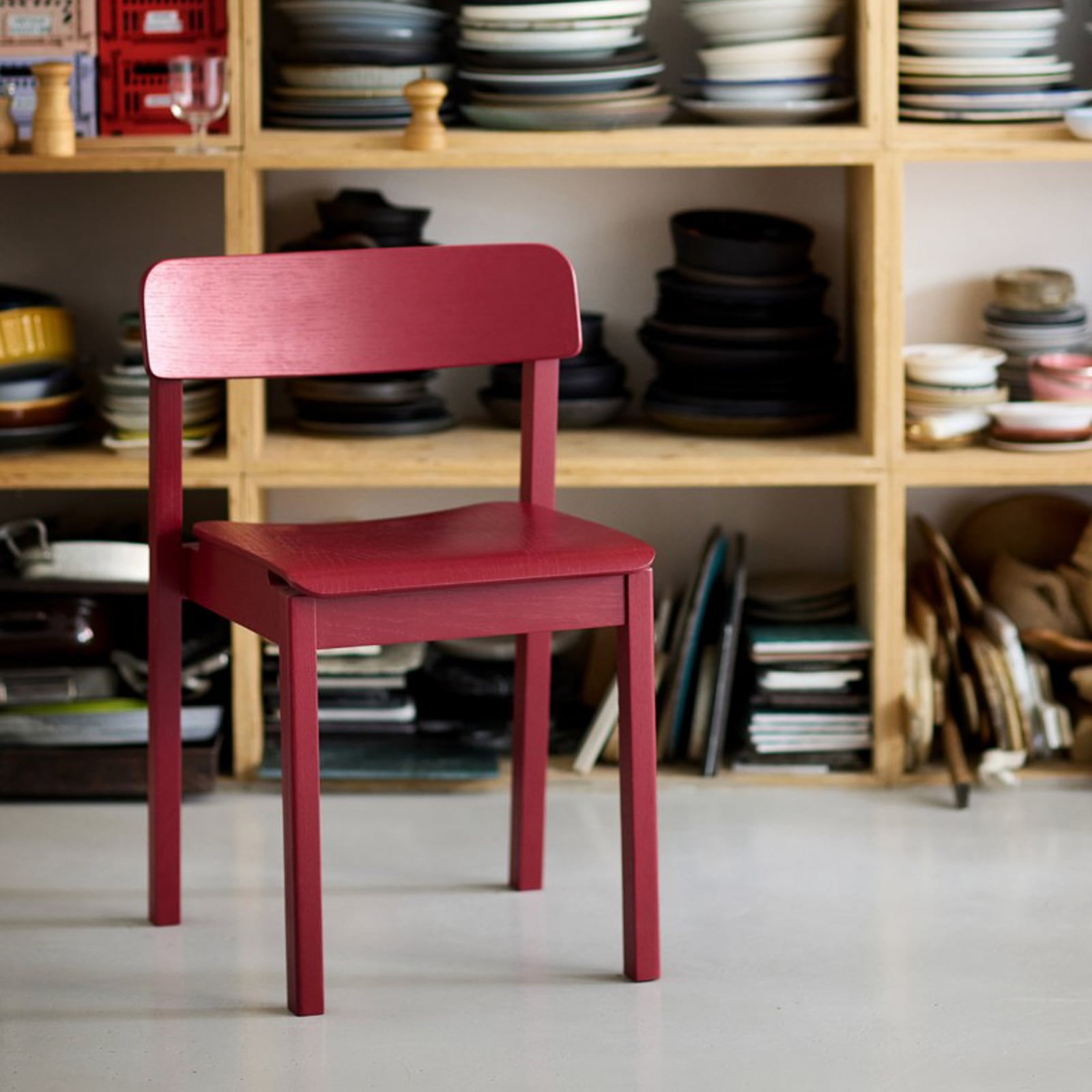 EVERYDAY-stol, purpurrød, høyde 75 cm, eik – Moebe EVERYDAY-stol, purpurrød, høyde 75 cm, eik – Moebe