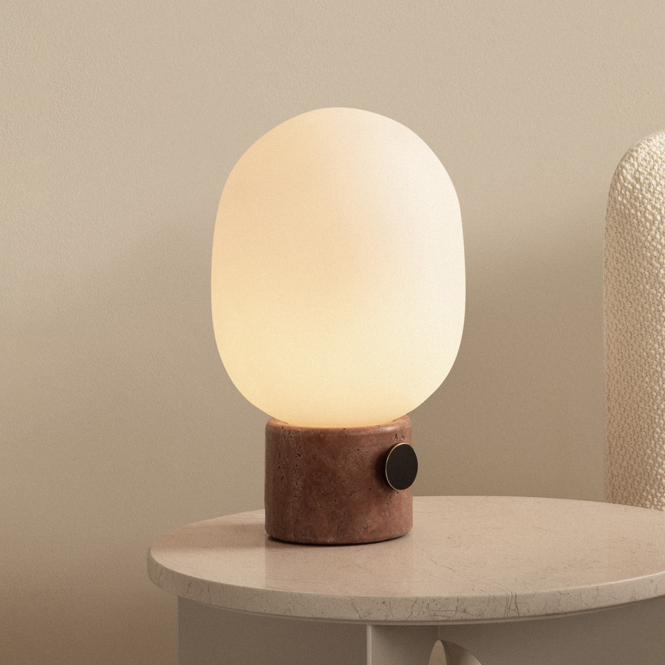 Audo Copenhagen JWDA Bordslampa Red Travertine, vit från Audo Copenhagen