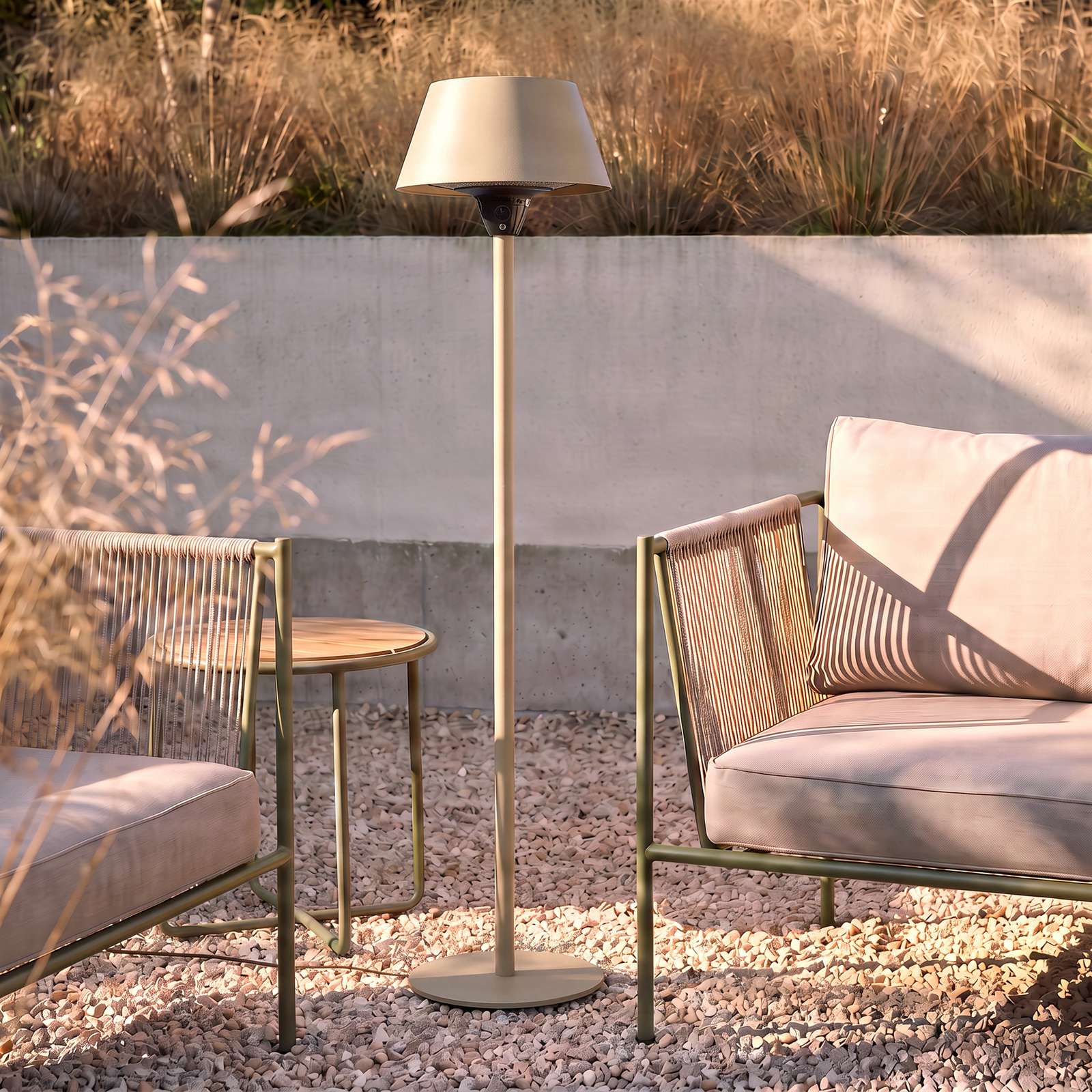 Lucande Vamio staande terrasverwarmer, beige, 210 cm, met afstandsbediening