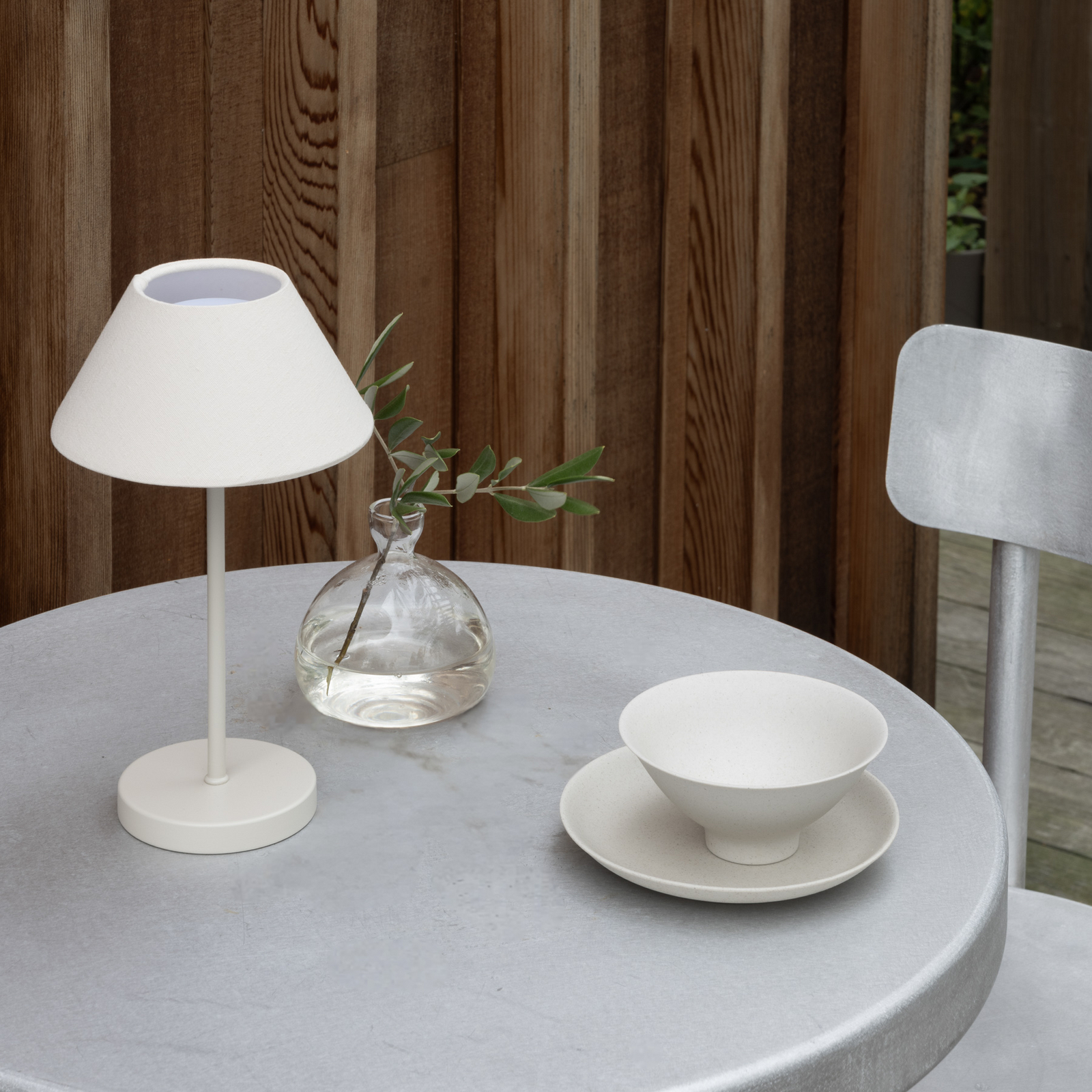 Lâmpada de mesa LED recarregável Teya, branca, 26 cm, IP44 - Watt & Veke