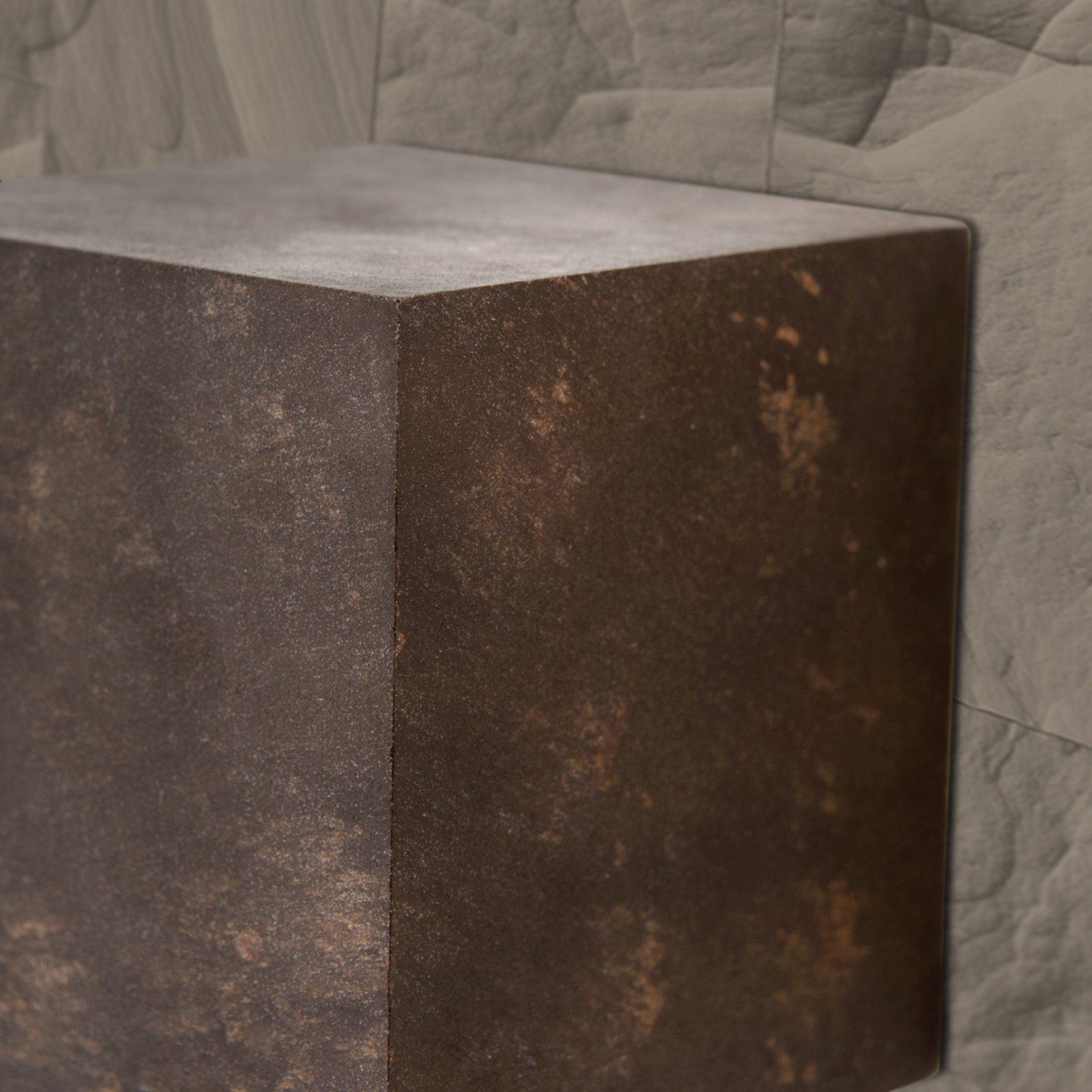 Aplique Cube de cerámica alto 7,5cm marrón rojizo
