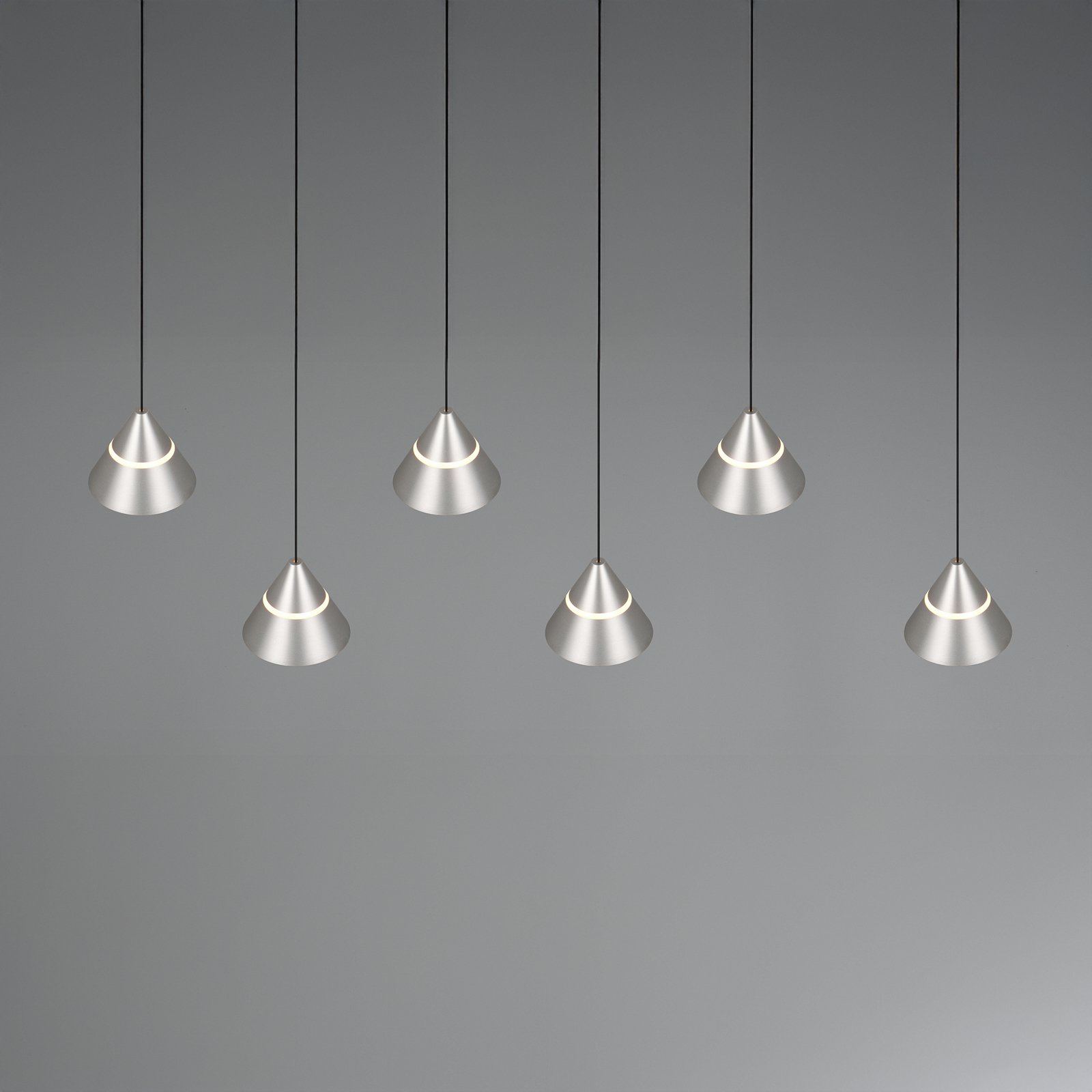 LED-hengelampe Romeo, lengde 75 cm, nikkelfarget metall, 6 lyskilder.