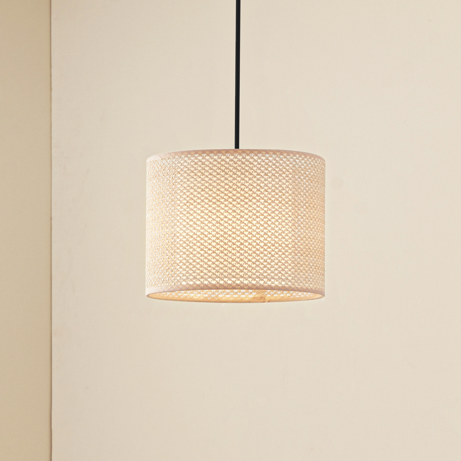 Lindby viseča luč Soula, Ø 26 cm, bež, plastika, E27