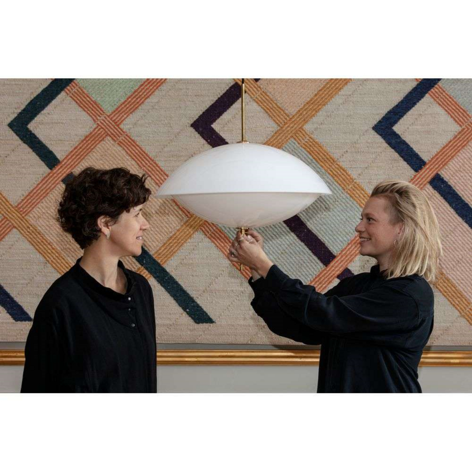 Clam Lampada a Sospensione Ø550 Opal/Brass - Fritz Hansen