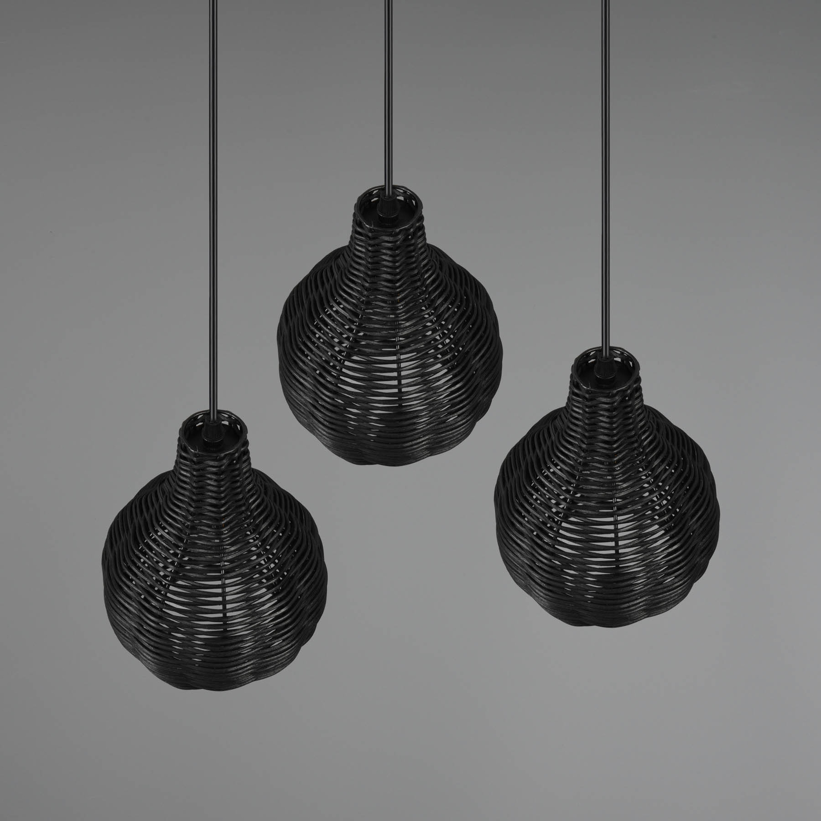 Sprout pendant light made of rattan, 3-bulb, black