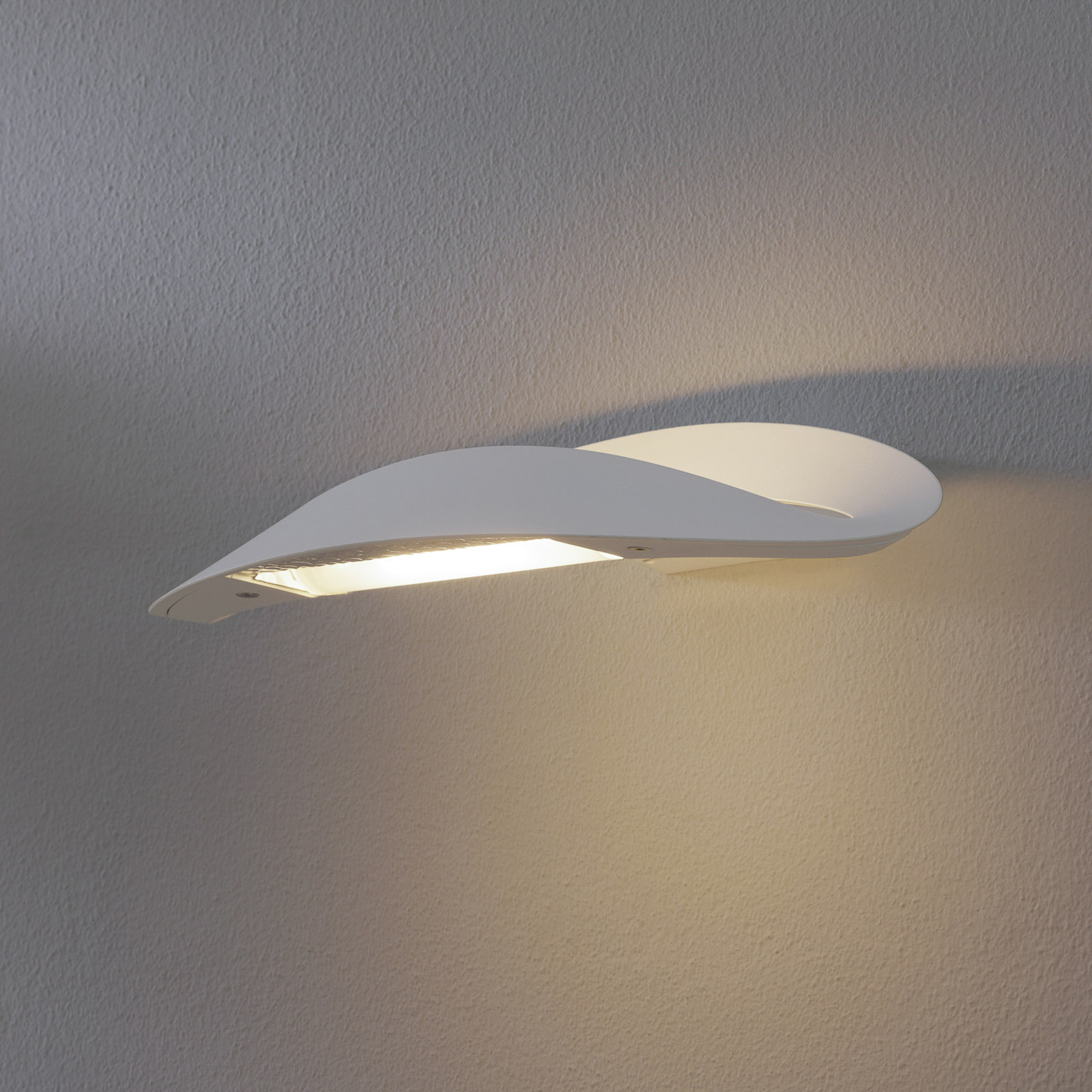 Artemide Mesmeri designer wall light, white, for Living / Dining Room, die-cast aluminium, R7s, 230 W, energy efficiency: A++, W: 34 cm, H: 7.9 cm