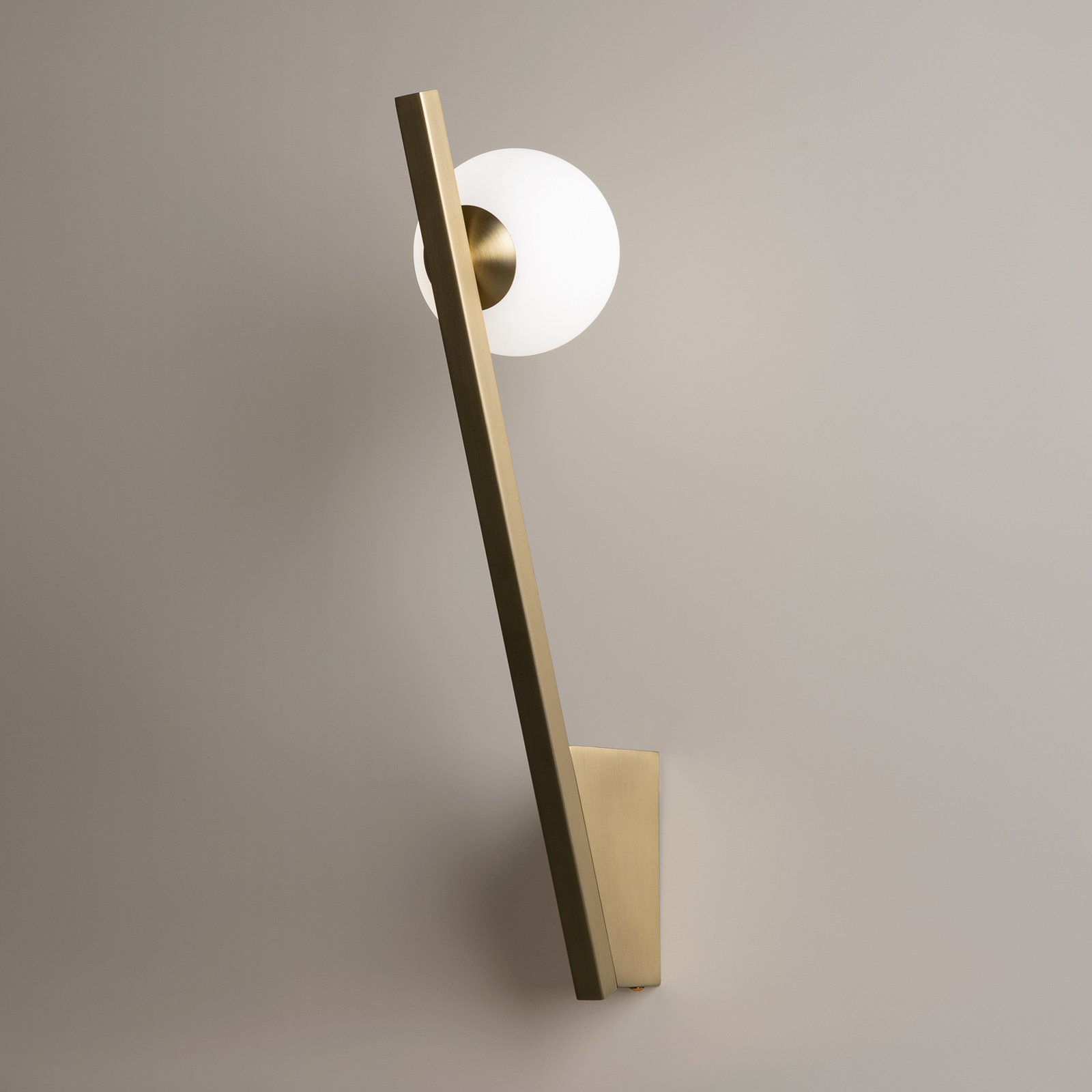 Maytoni Kazmir wall light, gold-coloured, height 35 cm, metal