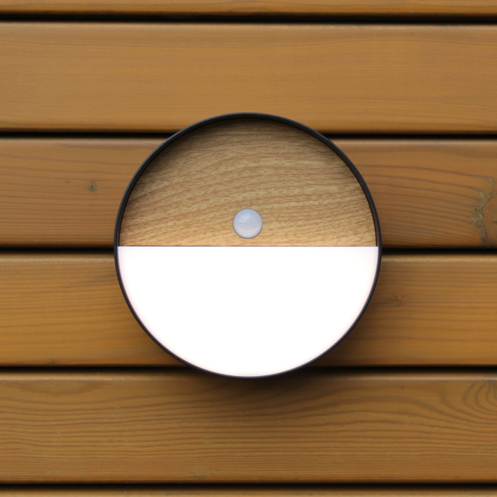 LED outdoor wall light Meg, wood-coloured, Ø 15 cm, sensor