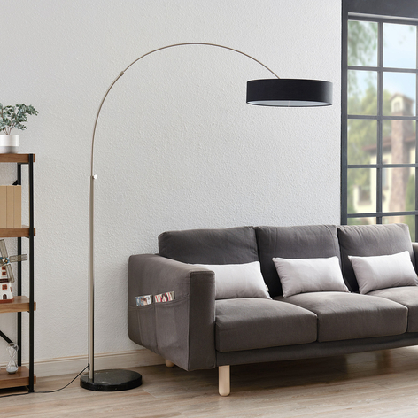 Materiałowa lampa stojąca SHING z czarnym abażurem