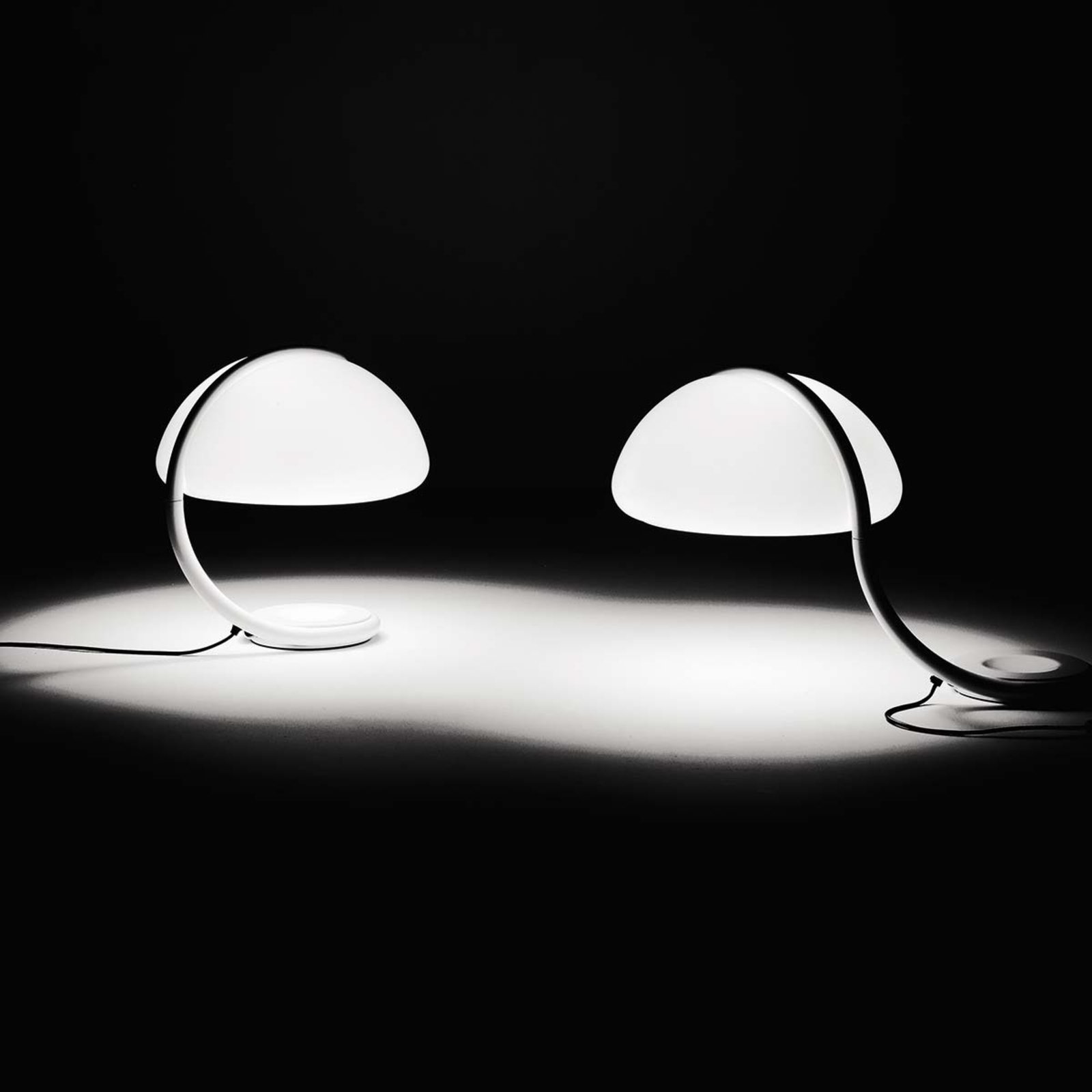 Martinelli Luce Serpente - lampa stołowa, biała