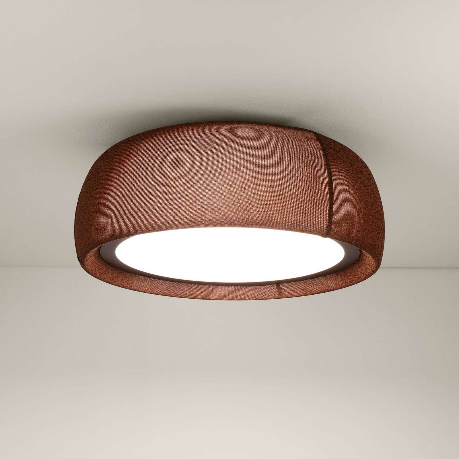 LEDS-C4 Plafonieră LED Gong maro 3.000 K Ø 612 cm - Camera de zi / sufragerie - modern - Țesătură / Textil