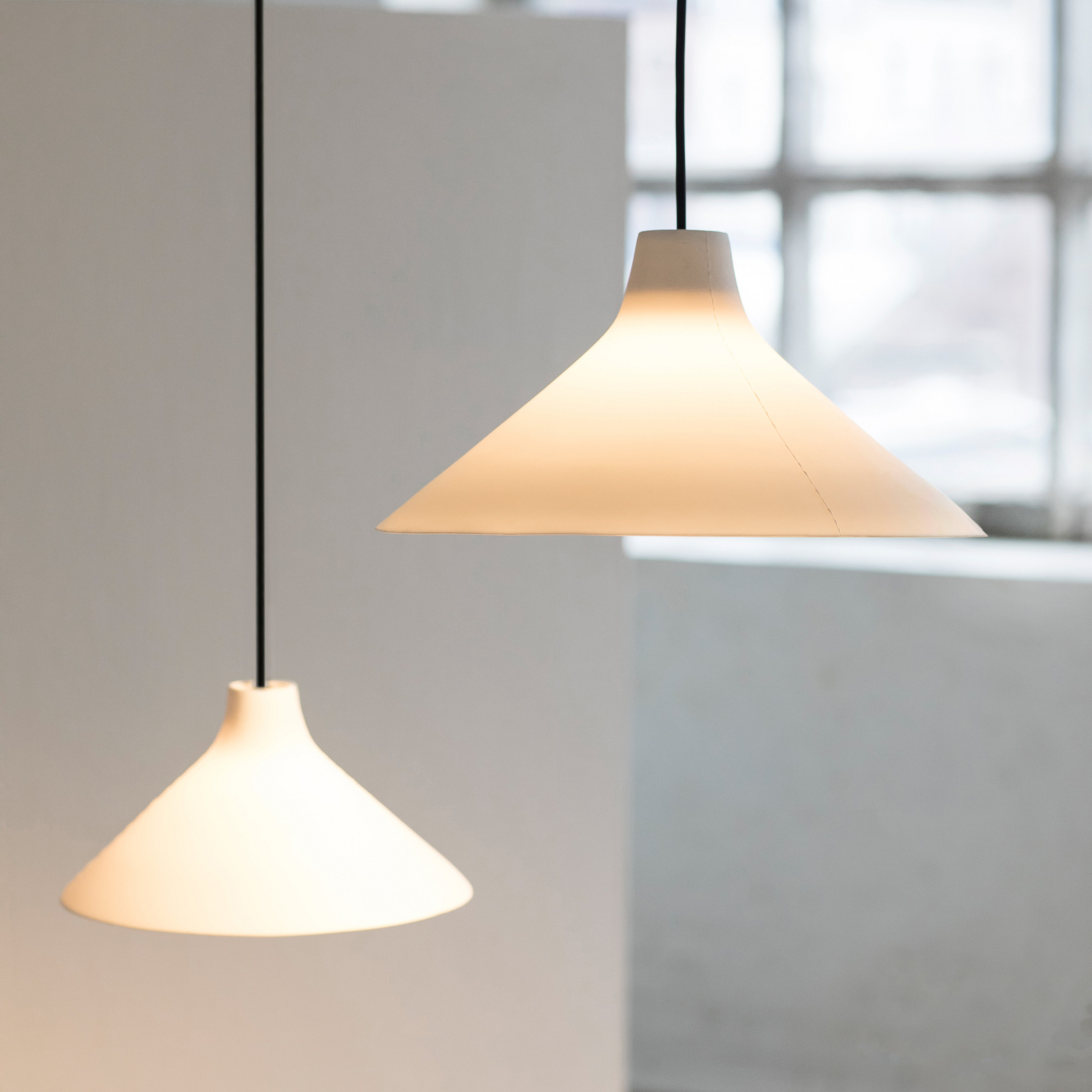 M BLACK-WHITE SEAM pendant light, porcelain, E14 - Serax M BLACK-WHITE SEAM pendant light, porcelain, E14 - Serax