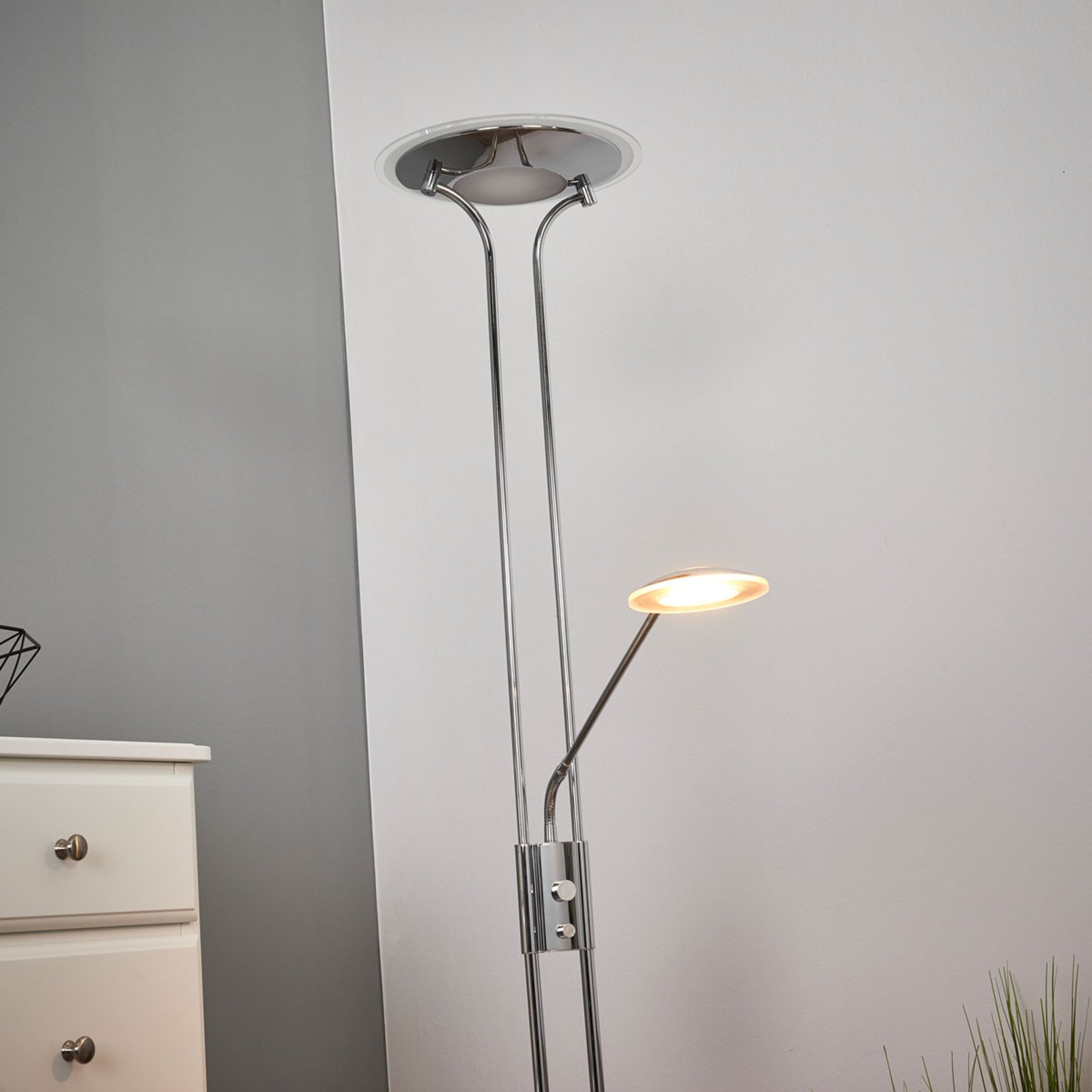Aras - LED-gulvlampe med leselampe, krom