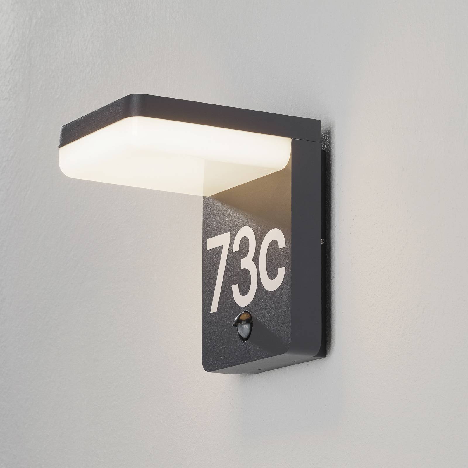 Amarosi LED house number light with a sensor