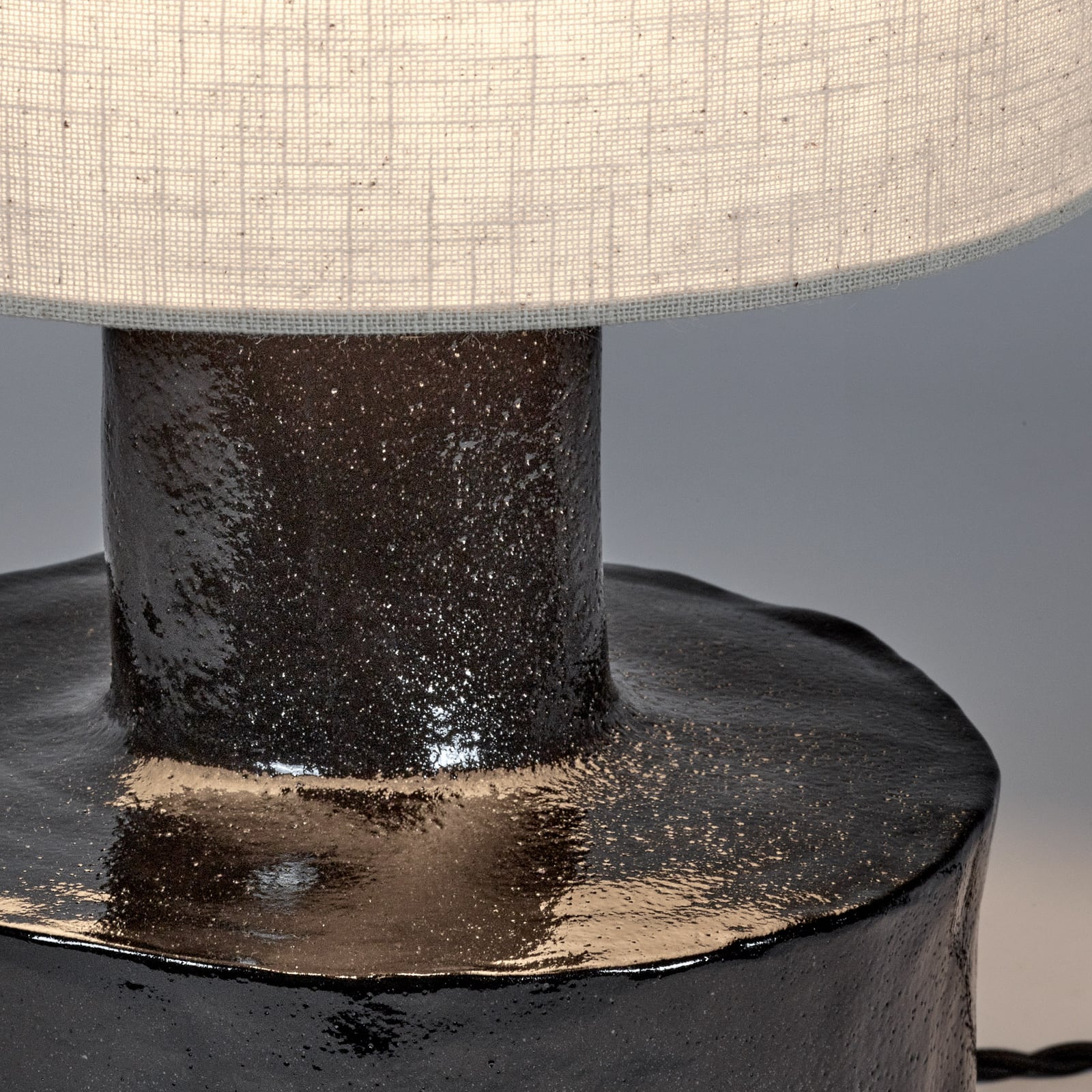 BLACK-BEIGE CATHERINE bordlampe, stentøj, tekstil, højde 47 cm, E27 – Serax BLACK-BEIGE CATHERINE bordlampe, stentøj, tekstil, højde 47 cm, E27 – Serax