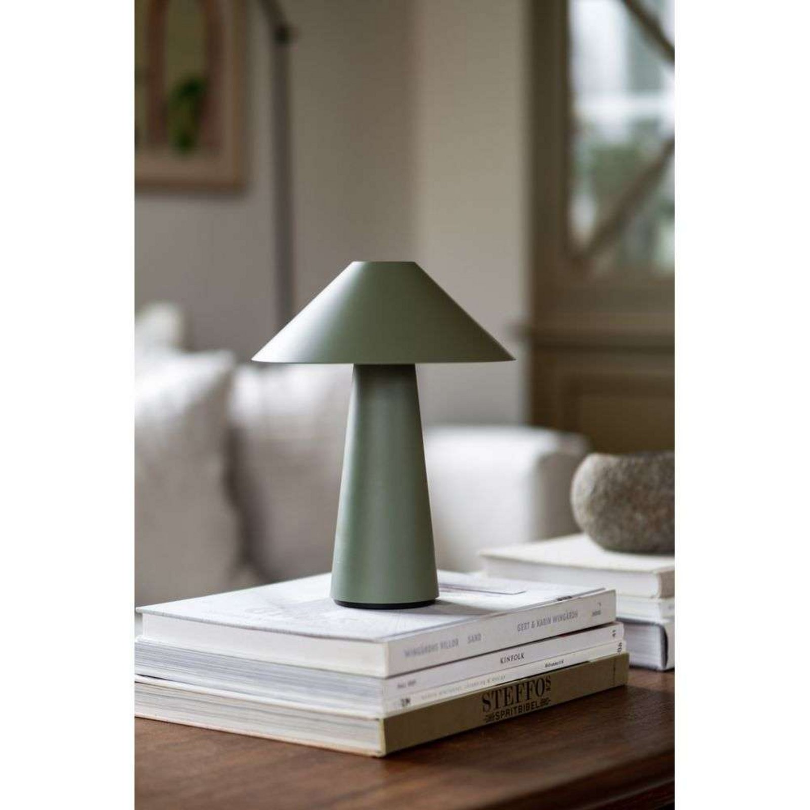 Globen Lighting Akku-Tischlampe Cannes, grün, 26 cm IP44 Globen Lighting Akku-Tischlampe Cannes, grün, 26 cm IP44