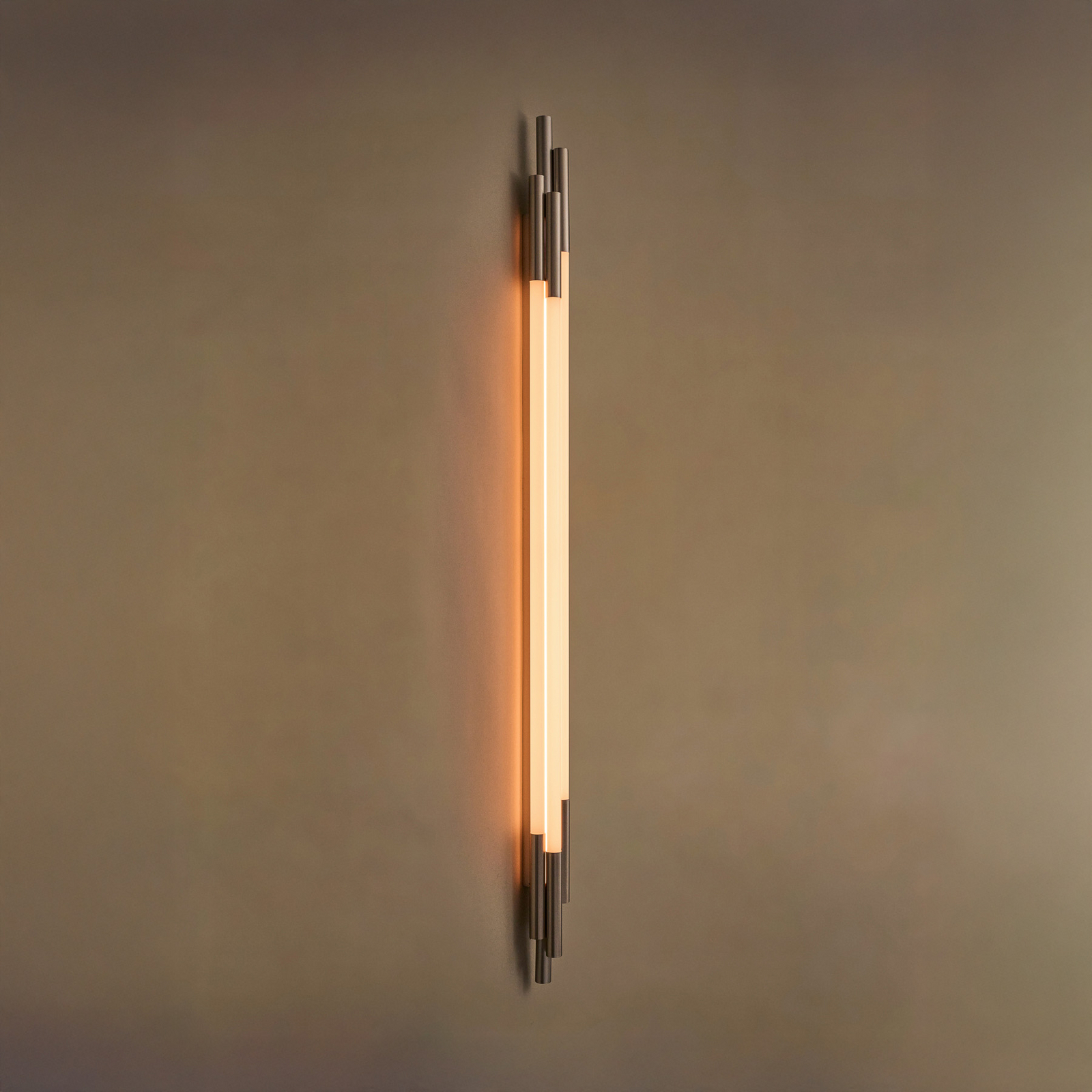 Applique a LED ORG, altezza 150 cm, color nichel, 2400 K - DCW Applique a LED ORG, altezza 150 cm, color nichel, 2400 K - DCW