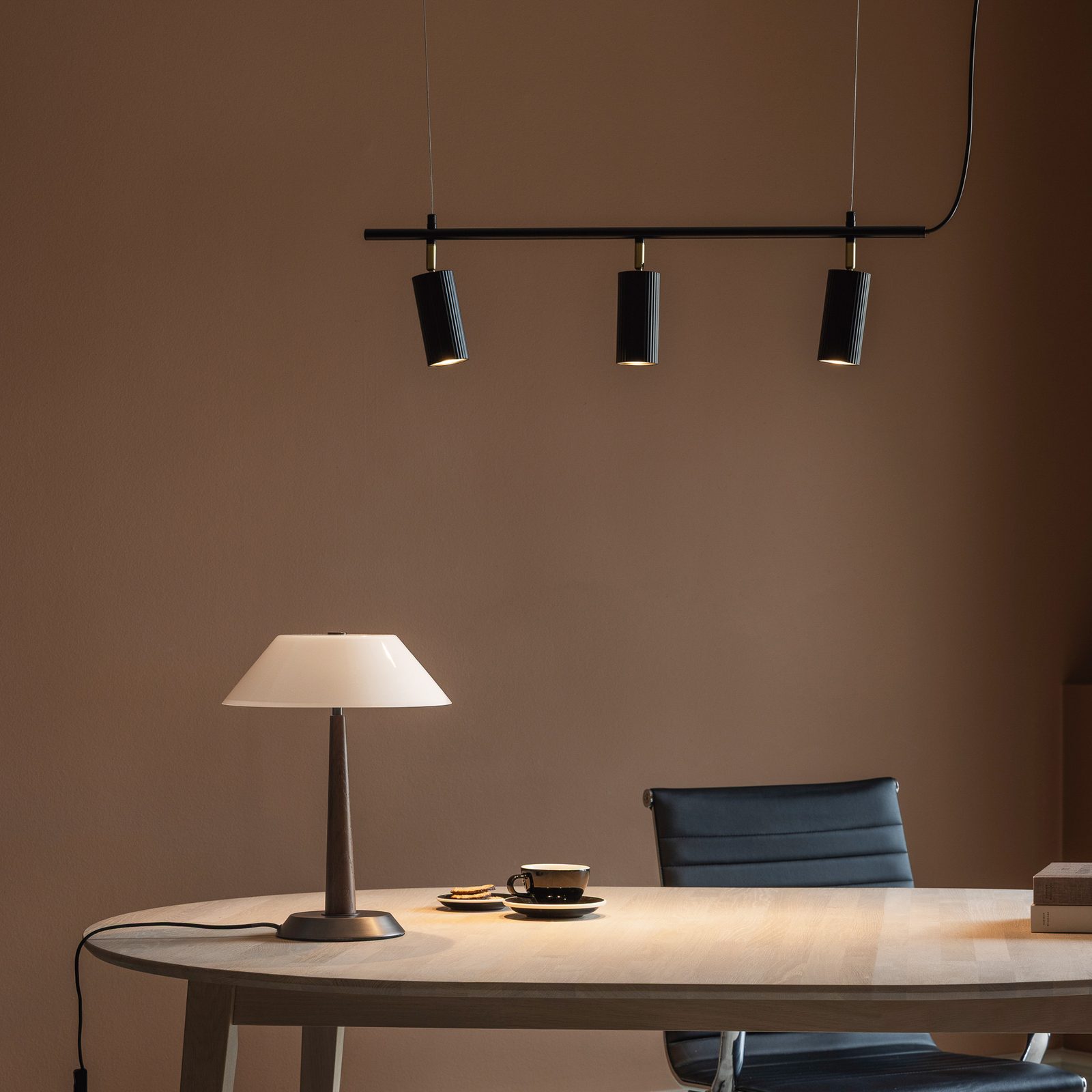 Globen Lighting hanglamp Hubble 3 zwart, lengte 75 cm, 3-lamps Globen Lighting hanglamp Hubble 3 zwart, lengte 75 cm, 3-lamps