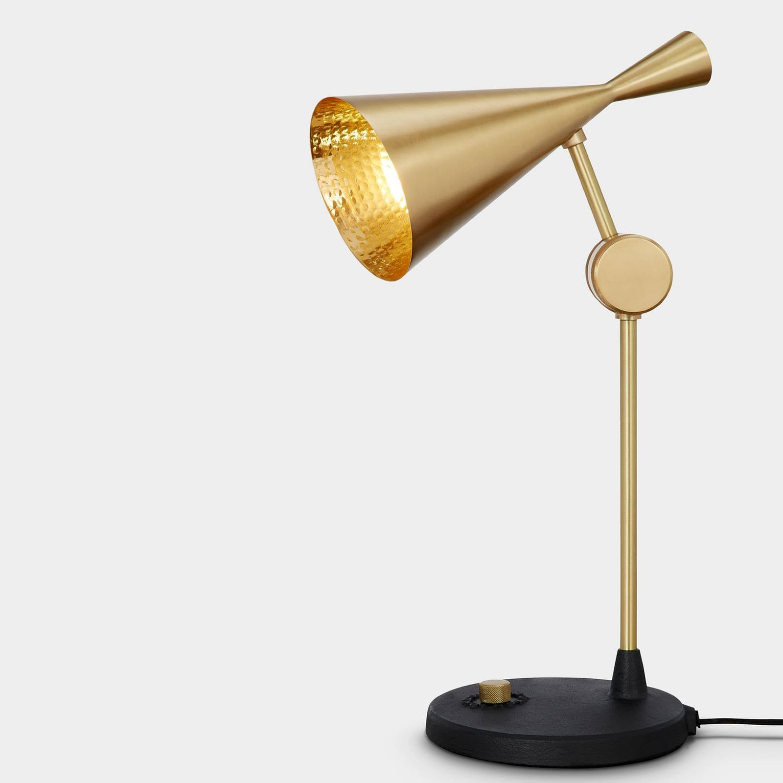Levně Tom Dixon Tom Dixon LED stolní lampa Beat, mosazná, výška 53 cm