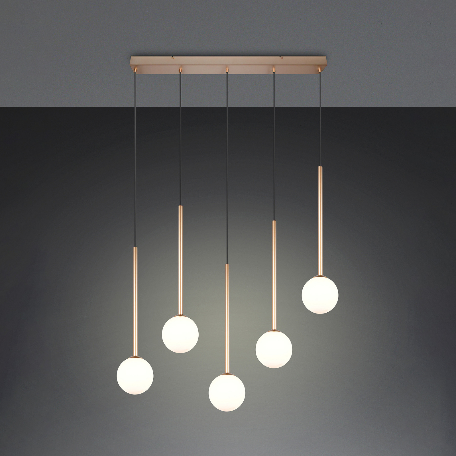 Piekaramā lampa „Firano“, zelta krāsā, garums 107 cm, metāla 5-spuldzes. Piekaramā lampa „Firano“, zelta krāsā, garums 107 cm, metāla 5-spuldzes.