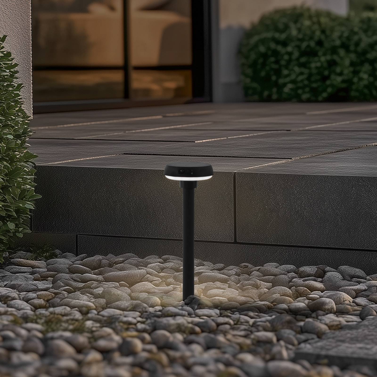 Lampa LED z grotem ziemnym Lindby Brinca, czarna, PC, czujnik