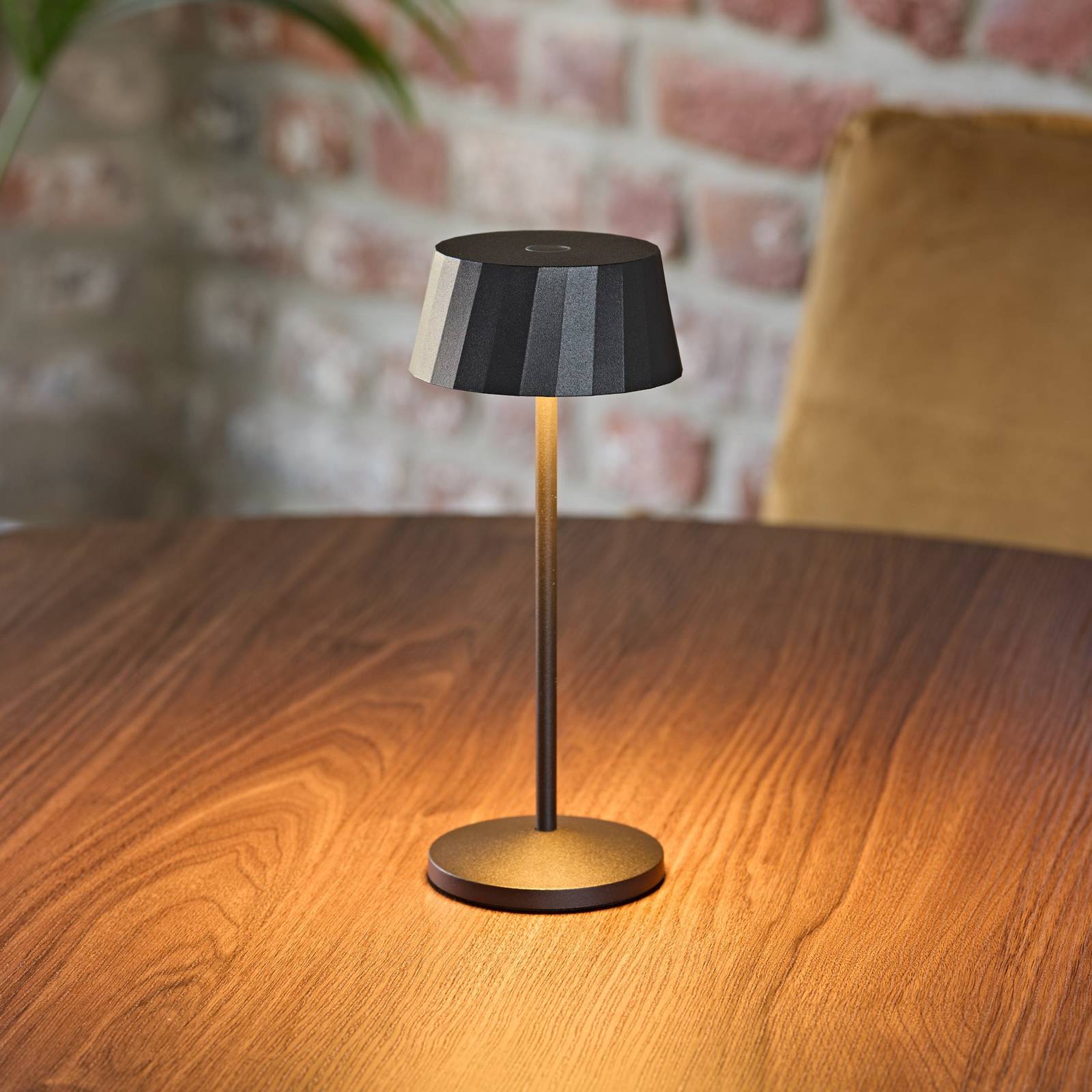 LED-Akku-Tischlampe Facetta, schwarz, 22 cm, Metall CCT IP44 günstig online kaufen