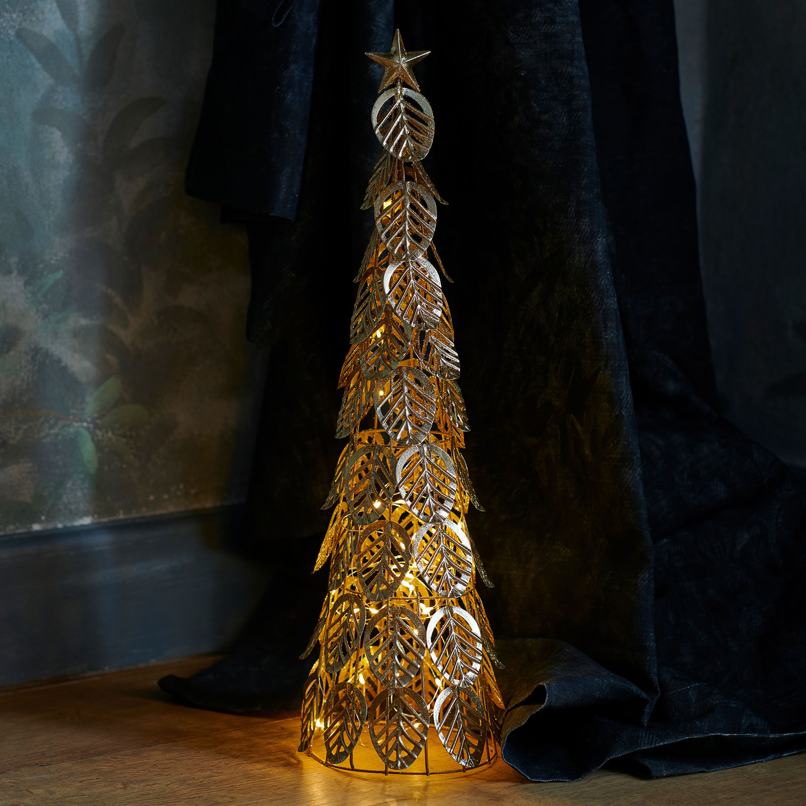 Árbol decorativo LED Kirstine, dorado, altura 53,5 cm