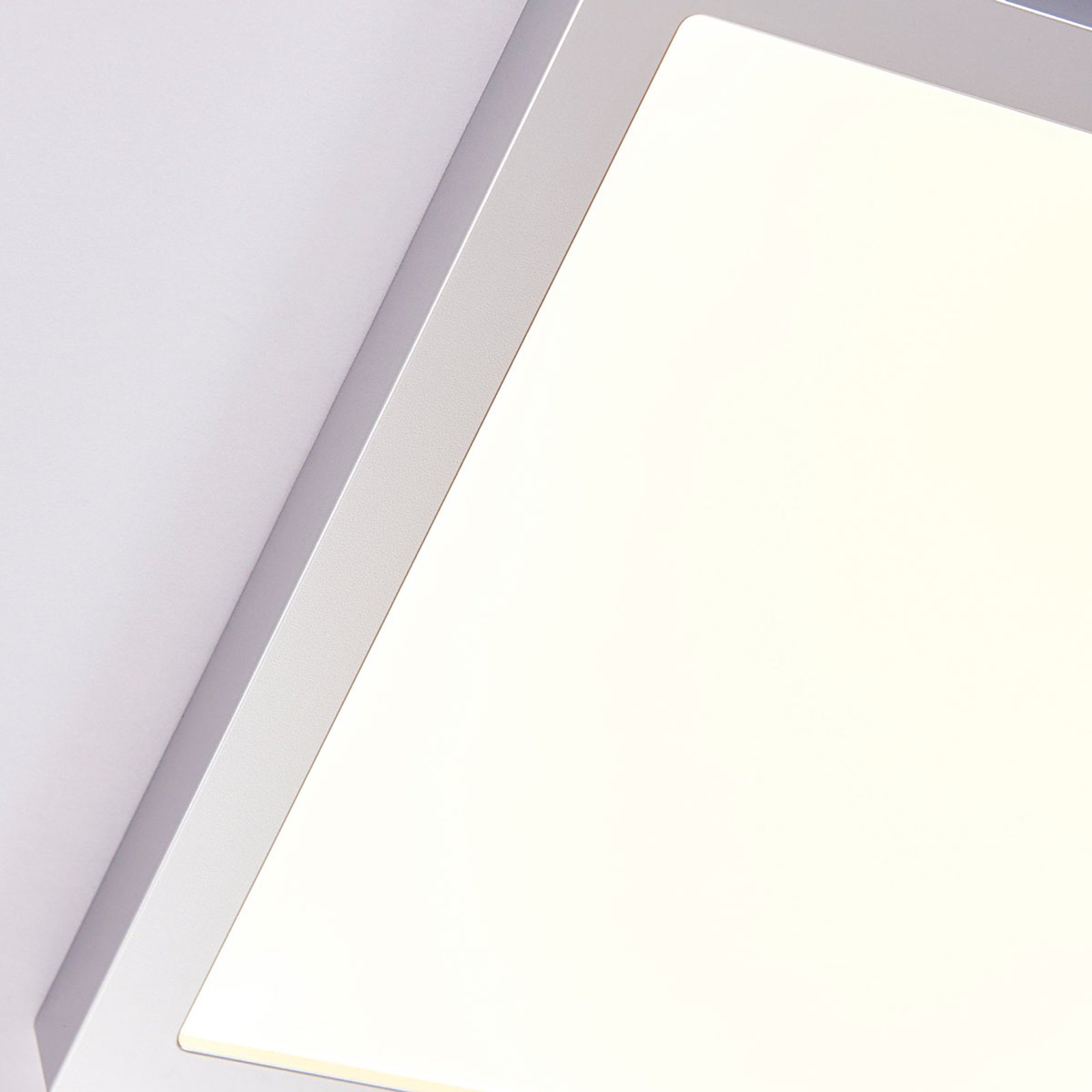 Lampa sufitowa LED Solvie, srebrna, kątowa, 30 x 30 cm