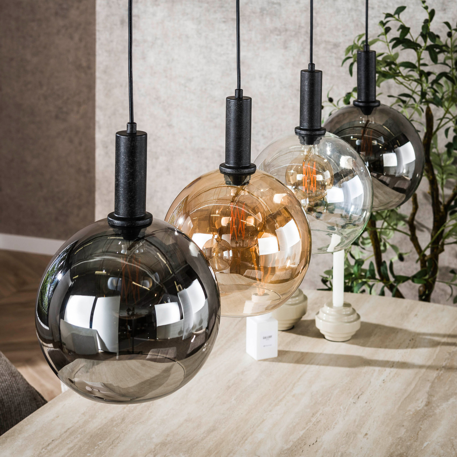 Pendelleuchte Sfera Tricolore, mehrfarbig, 4-flg., Glas, E27 Pendelleuchte Sfera Tricolore, mehrfarbig, 4-flg., Glas, E27