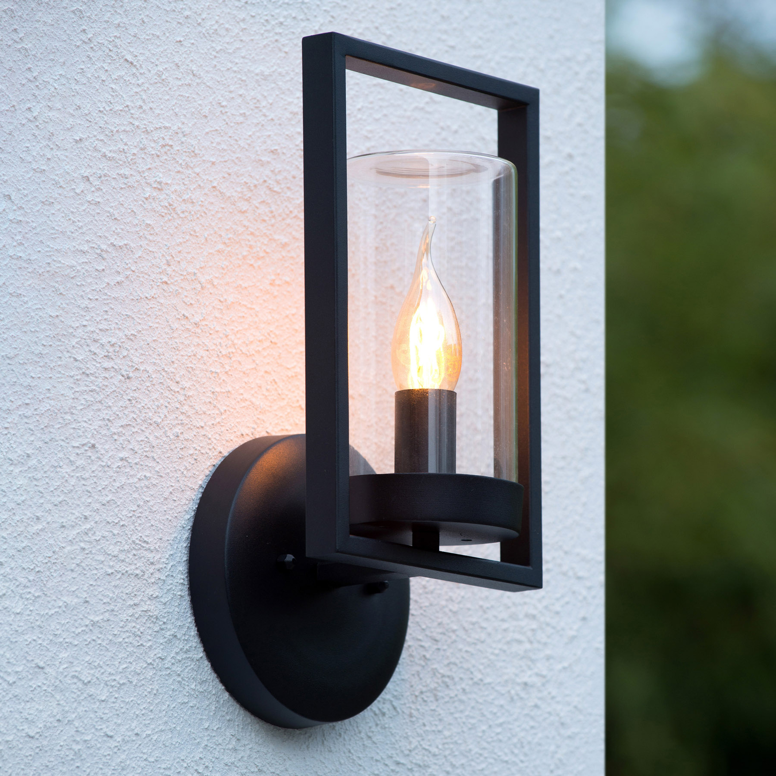 Outdoor wall light Nispan with metal frame