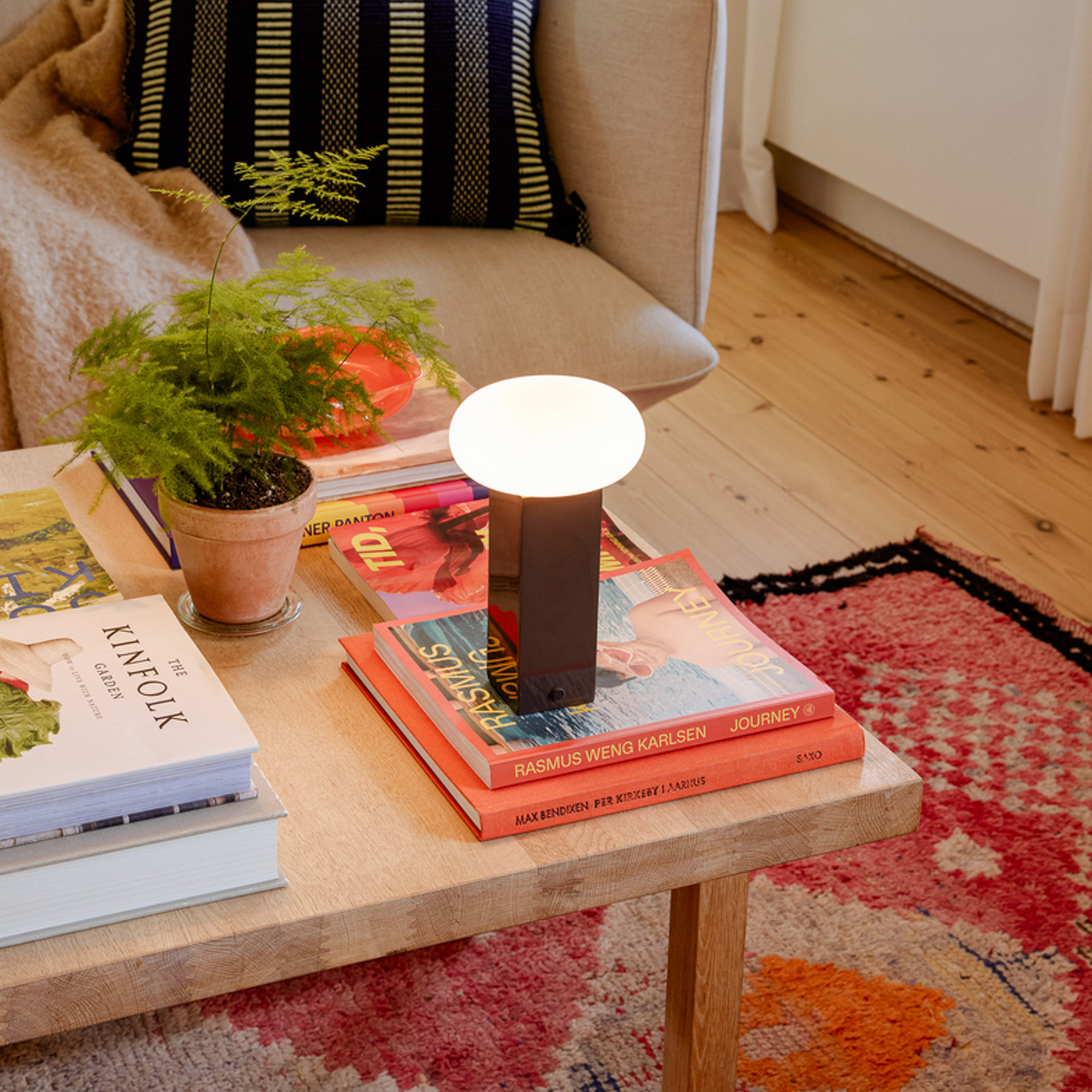 LED настолна лампа с акумулатор LOW, кафява, височина 20 см, метална, с