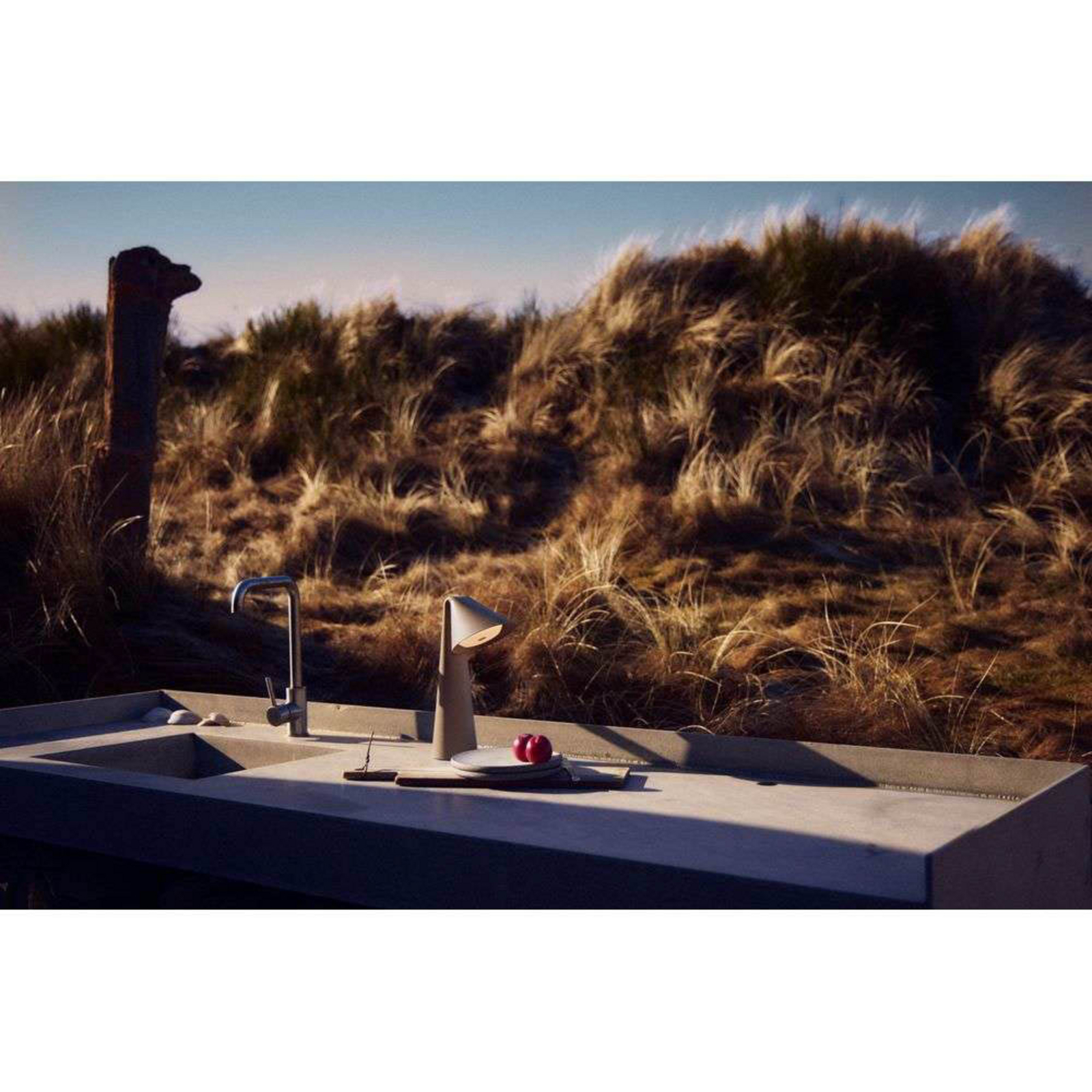 FRANDSEN LED φορητή επιτραπέζια λάμπα Ami, γκρι-μπεζ, 32 cm, ρυθμιζόμενη ένταση FRANDSEN LED φορητή επιτραπέζια λάμπα Ami, γκρι-μπεζ, 32 cm, ρυθμιζόμενη ένταση