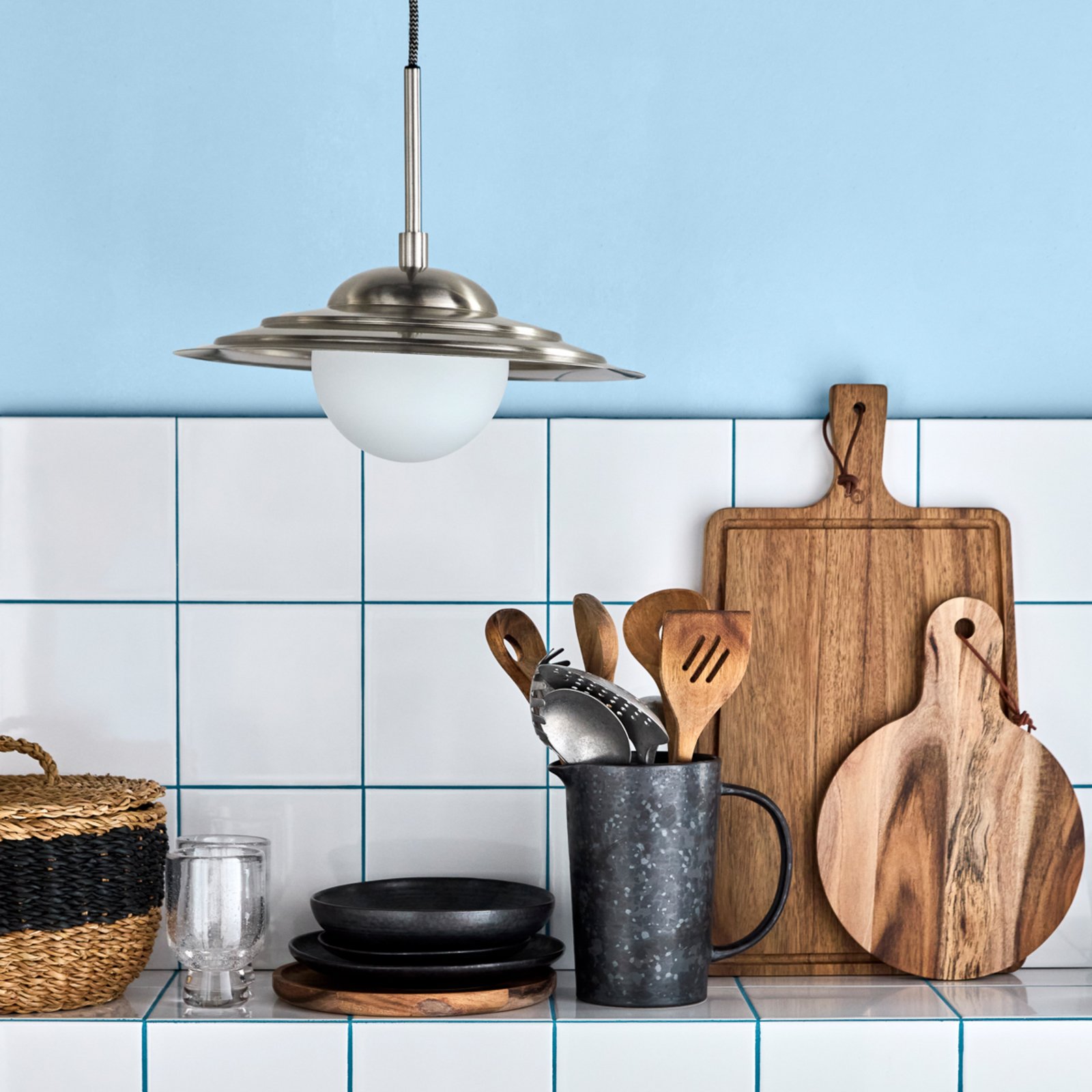 Závesné svietidlo Coin strieborná biela sklo železo E27 - House Doctor Závesné svietidlo Coin strieborná biela sklo železo E27 - House Doctor