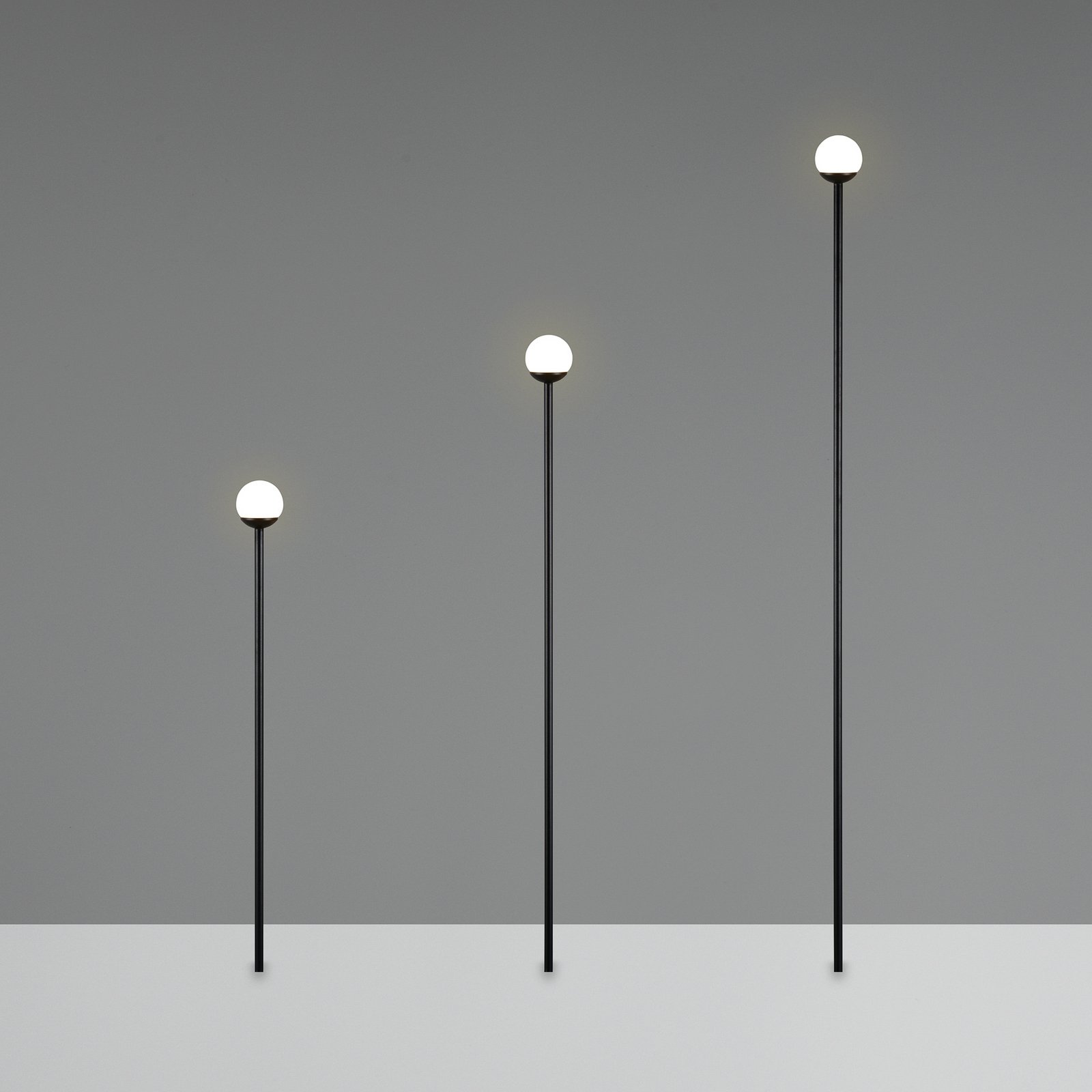 Lámpara LED con pica para suelo SCOOP, negra, 3 luces, IP44, enchufe Lámpara LED con pica para suelo SCOOP, negra, 3 luces, IP44, enchufe