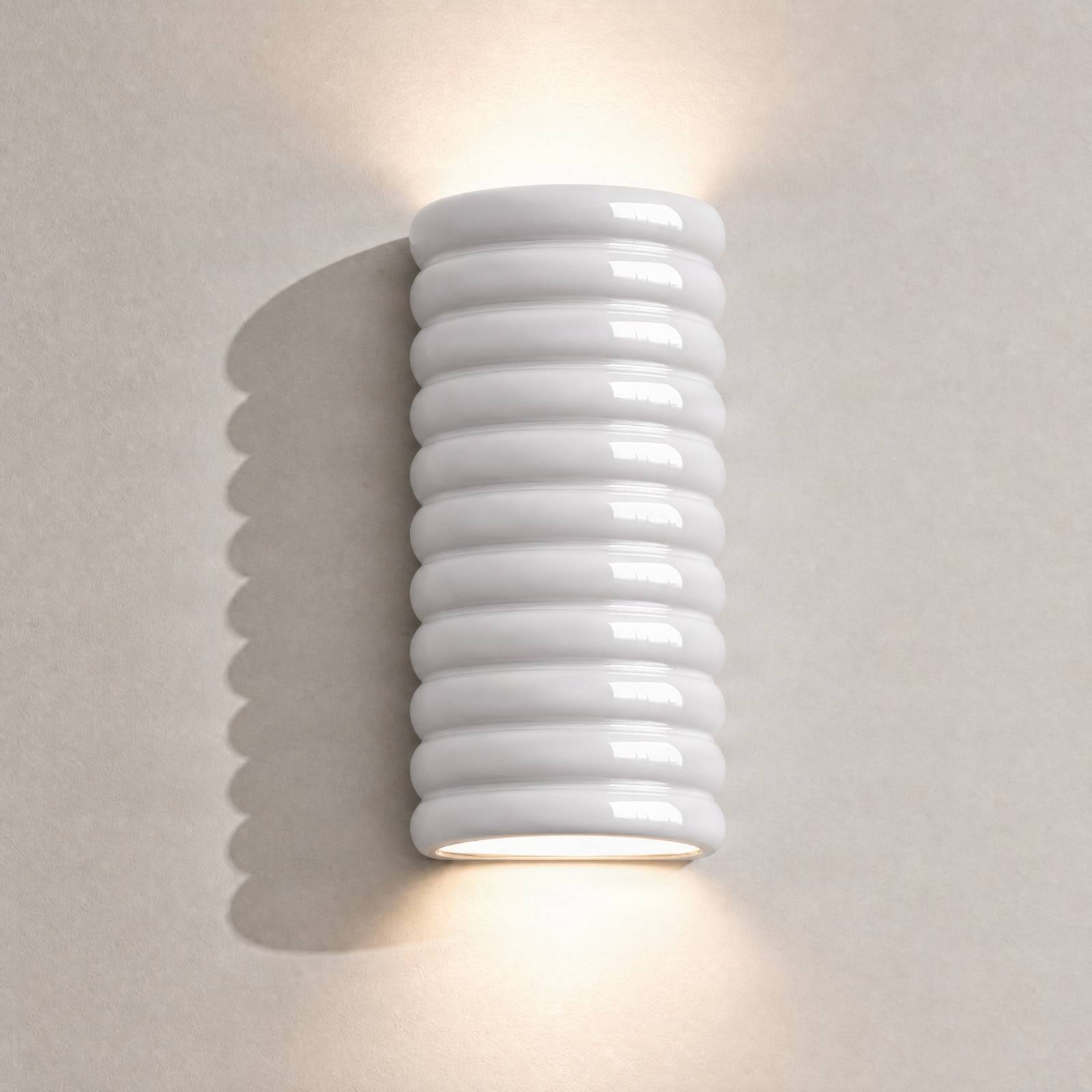 Lucande LED-Wandleuchte Riff, weiß, Keramik, Höhe 25 cm