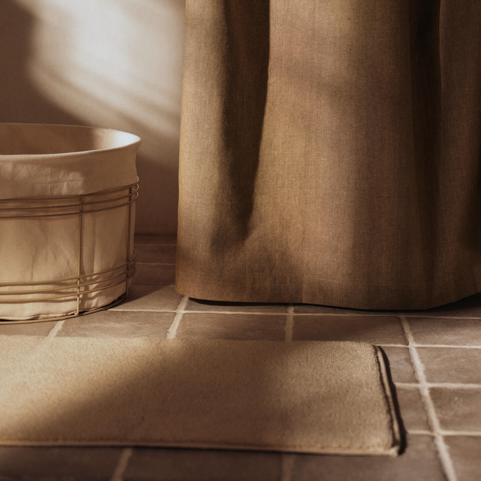 Sprchový závěs Chambray, olivově zelený, 205 x 160 cm – ferm LIVING