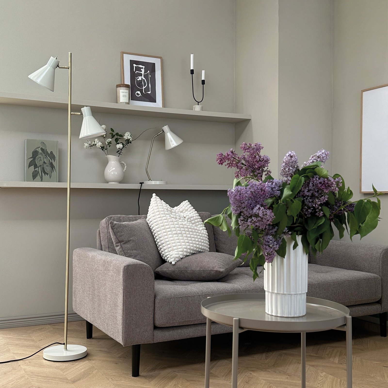 Sleep Floor Lamp Shiny White/Antique Brass - DybergLarsen