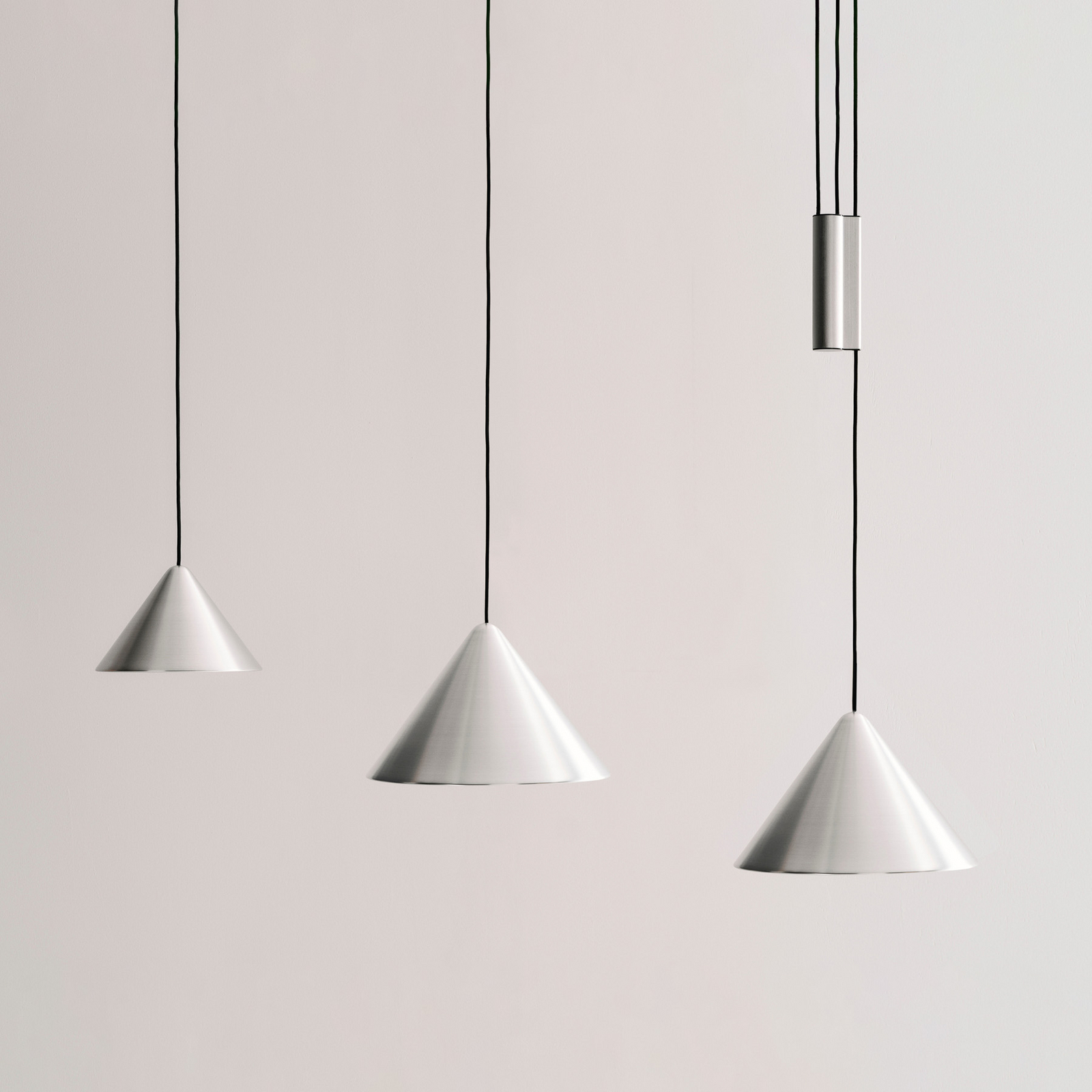 Závěsné světlo Compass, hliník, Ø 26 cm, GX53 – HAY