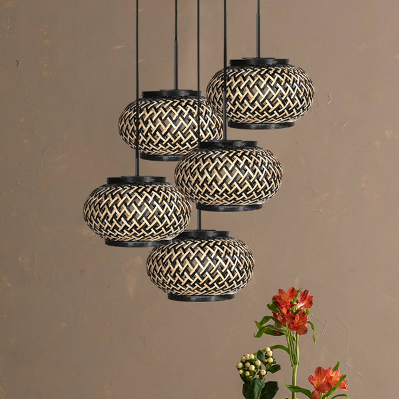 Steinhauer Suspension NoxLight, à 5 lampes, ronde, noire, tressage de bambou