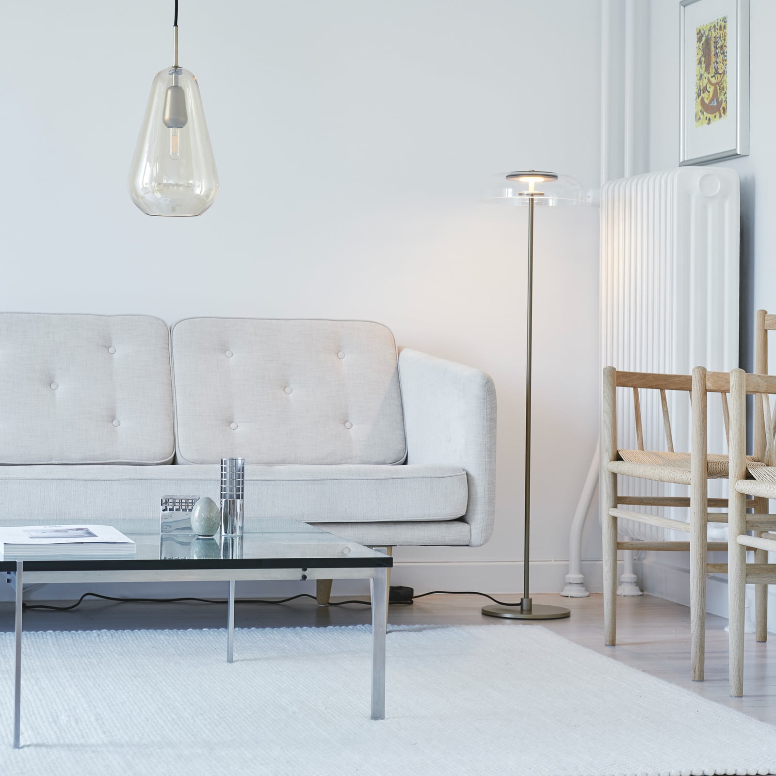 Nuura LED stojací lampa Blossi, výška 120 cm, zlatá/čirá