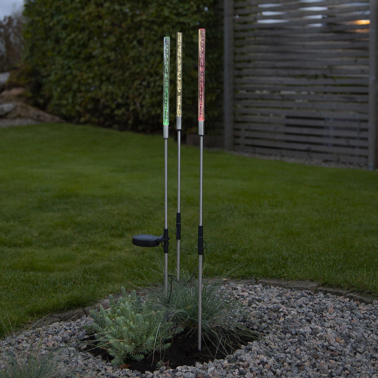 Bubbly LED solar light in a set of 3 multicoloured