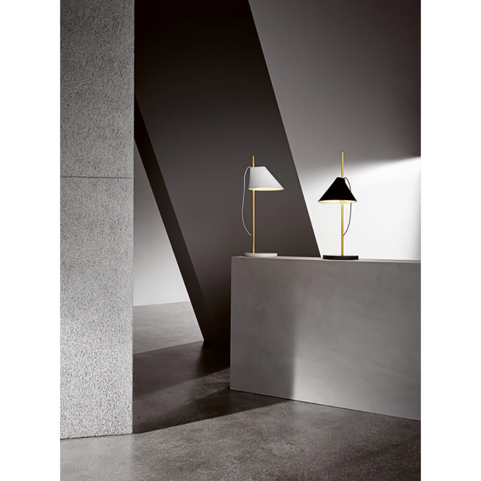 Yuh Table Lamp Black/Brass - Louis Poulsen