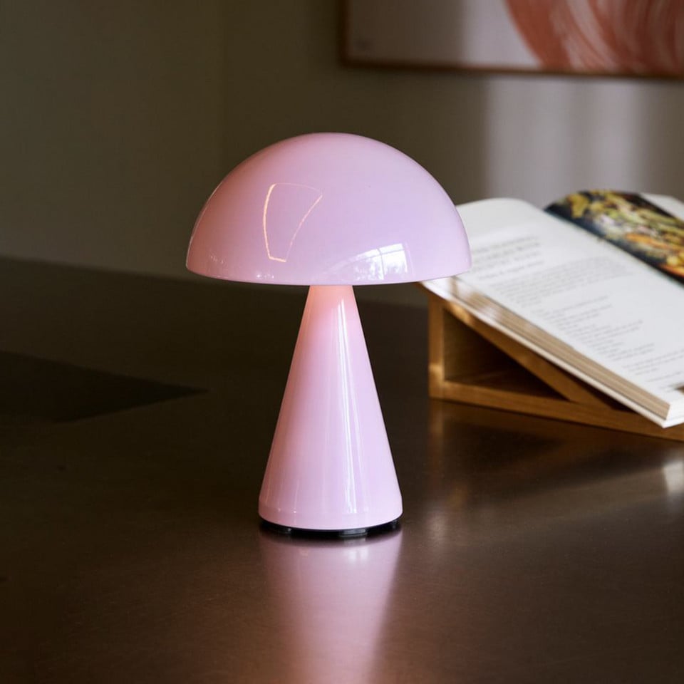Hübsch Mush LED-bordslampa med uppladdningsbart batteri, rosa / ljusröd från Hübsch